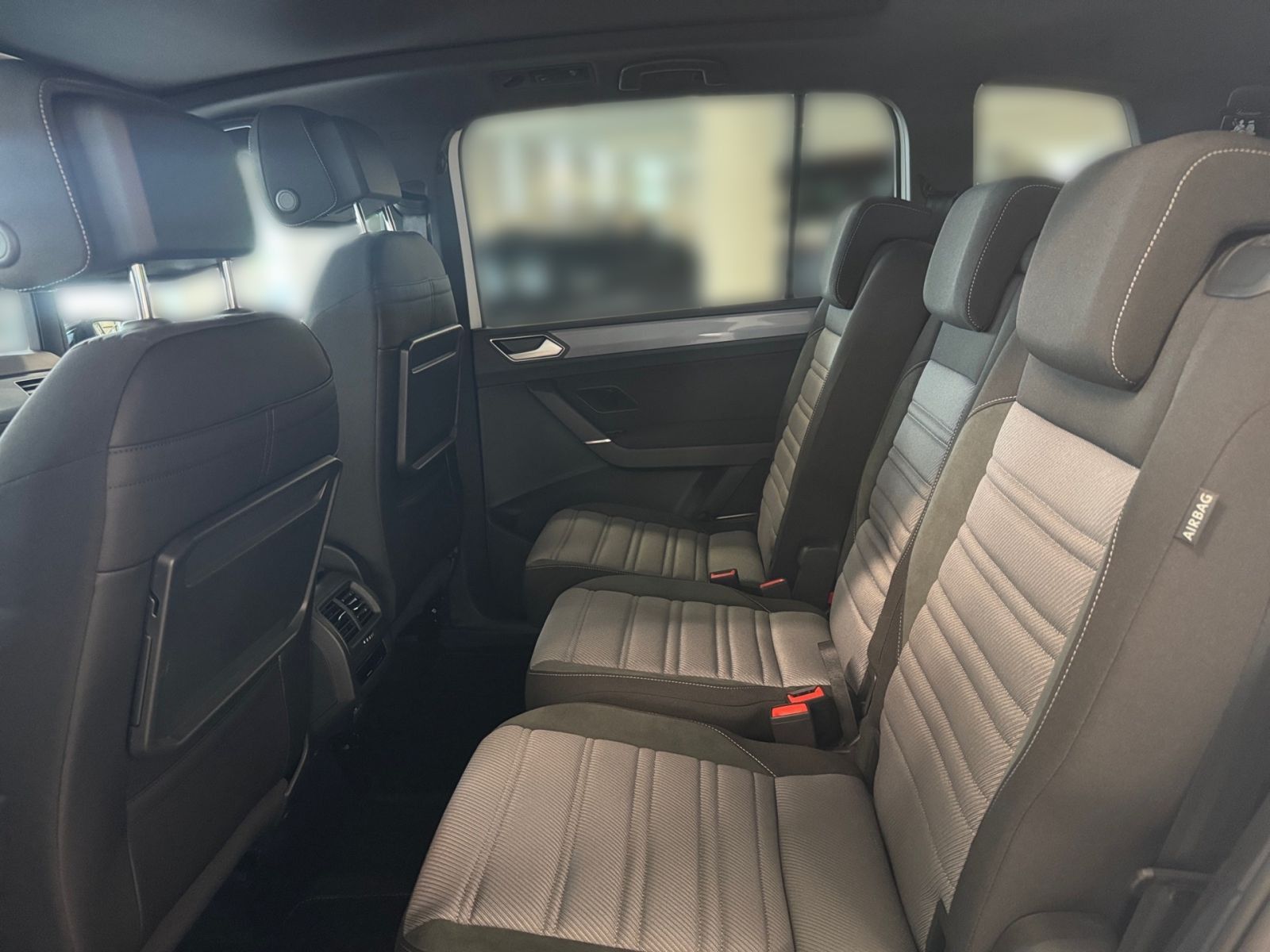Fahrzeugabbildung Volkswagen Touran R-Line 1.5 TSI *7-Sitzer DSG AHK*
