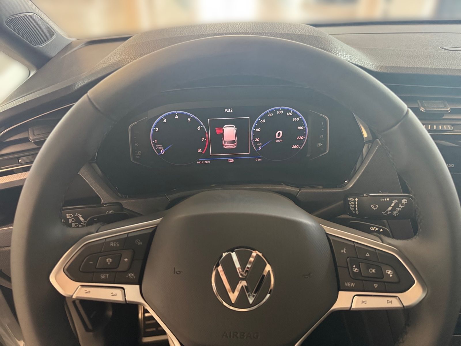 Fahrzeugabbildung Volkswagen Touran R-Line 1.5 TSI *7-Sitzer DSG AHK*