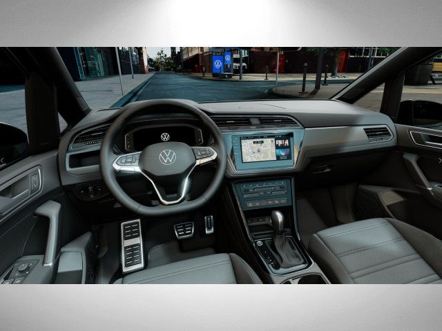 Fahrzeugabbildung Volkswagen Touran R-Line 1.5 TSI DSG | *AHK* *IQ.DRIVE*