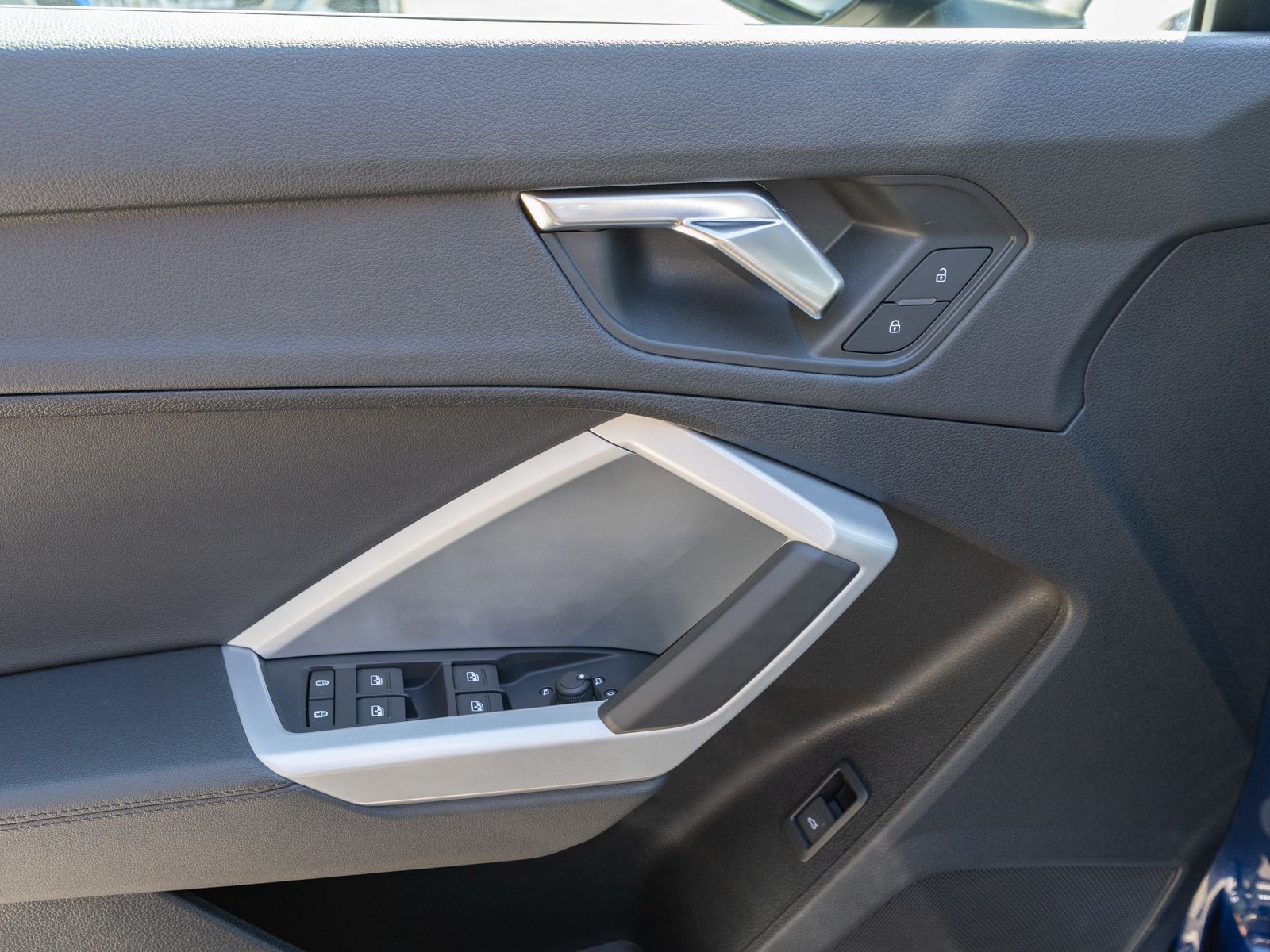Fahrzeugabbildung Audi Q3 Sportback S line 40TDI quattro NAVI LED RFK