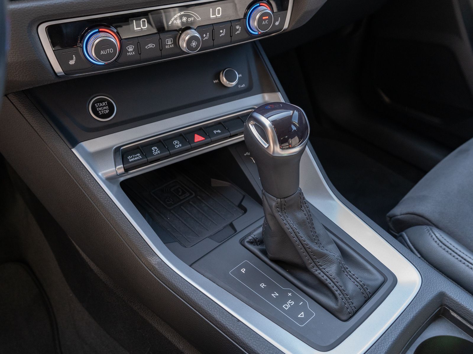 Fahrzeugabbildung Audi Q3 Sportback S line 40TDI quattro NAVI LED RFK