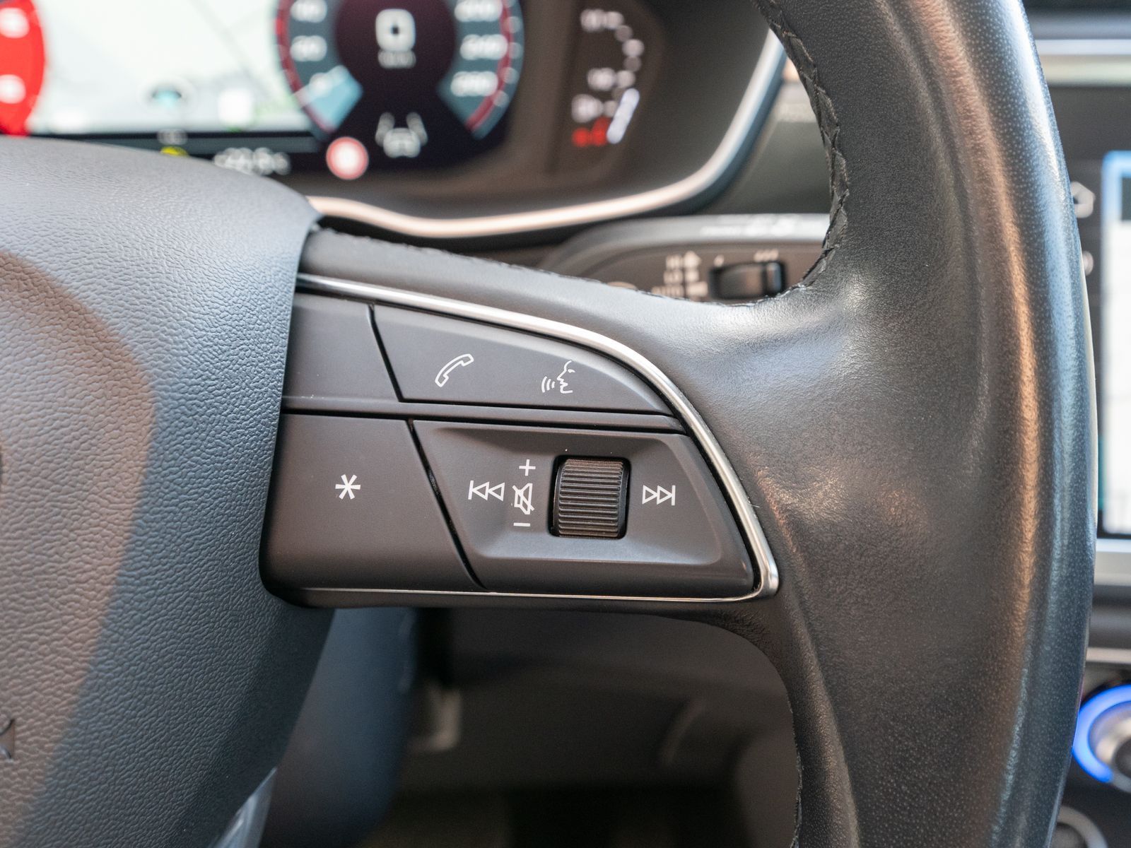 Fahrzeugabbildung Audi Q3 Sportback S line 40TDI quattro NAVI LED RFK