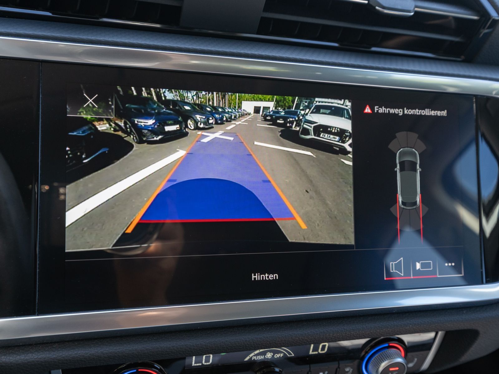 Fahrzeugabbildung Audi Q3 Sportback S line 40TDI quattro NAVI LED RFK