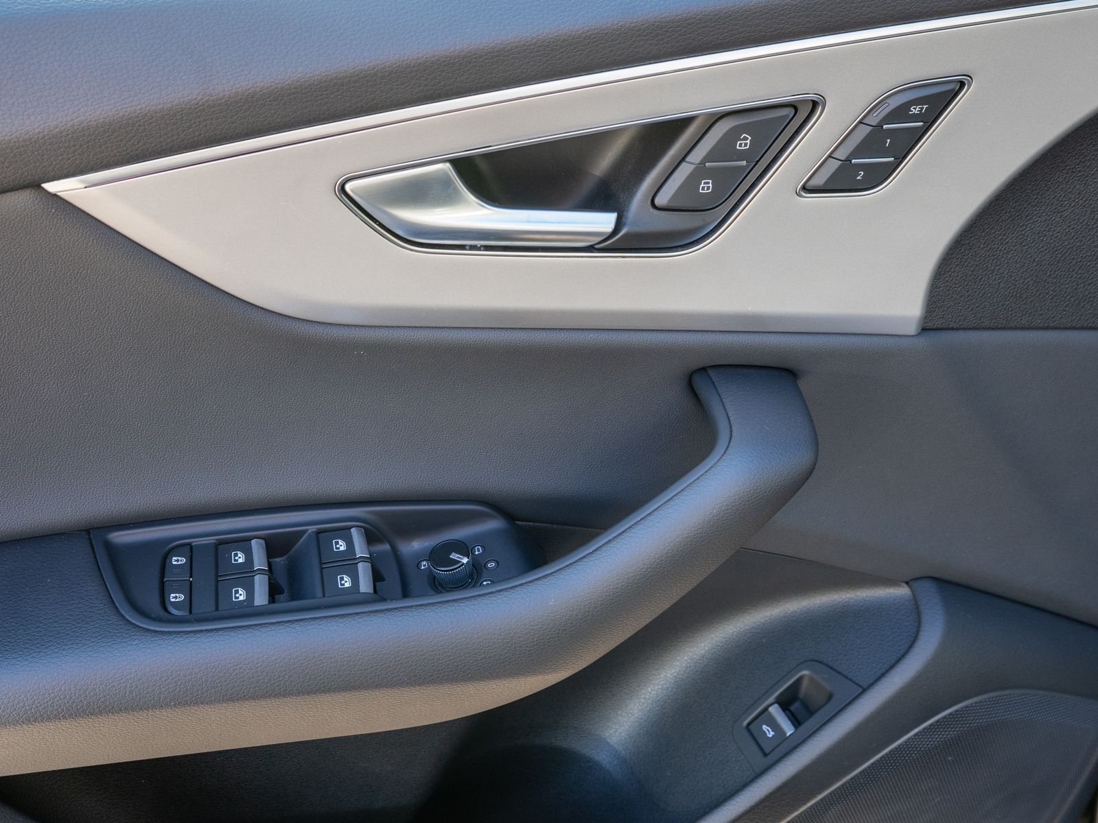 Fahrzeugabbildung Audi Q8 50TDI quattro NAVI LED PANO AHK 360° SHZ