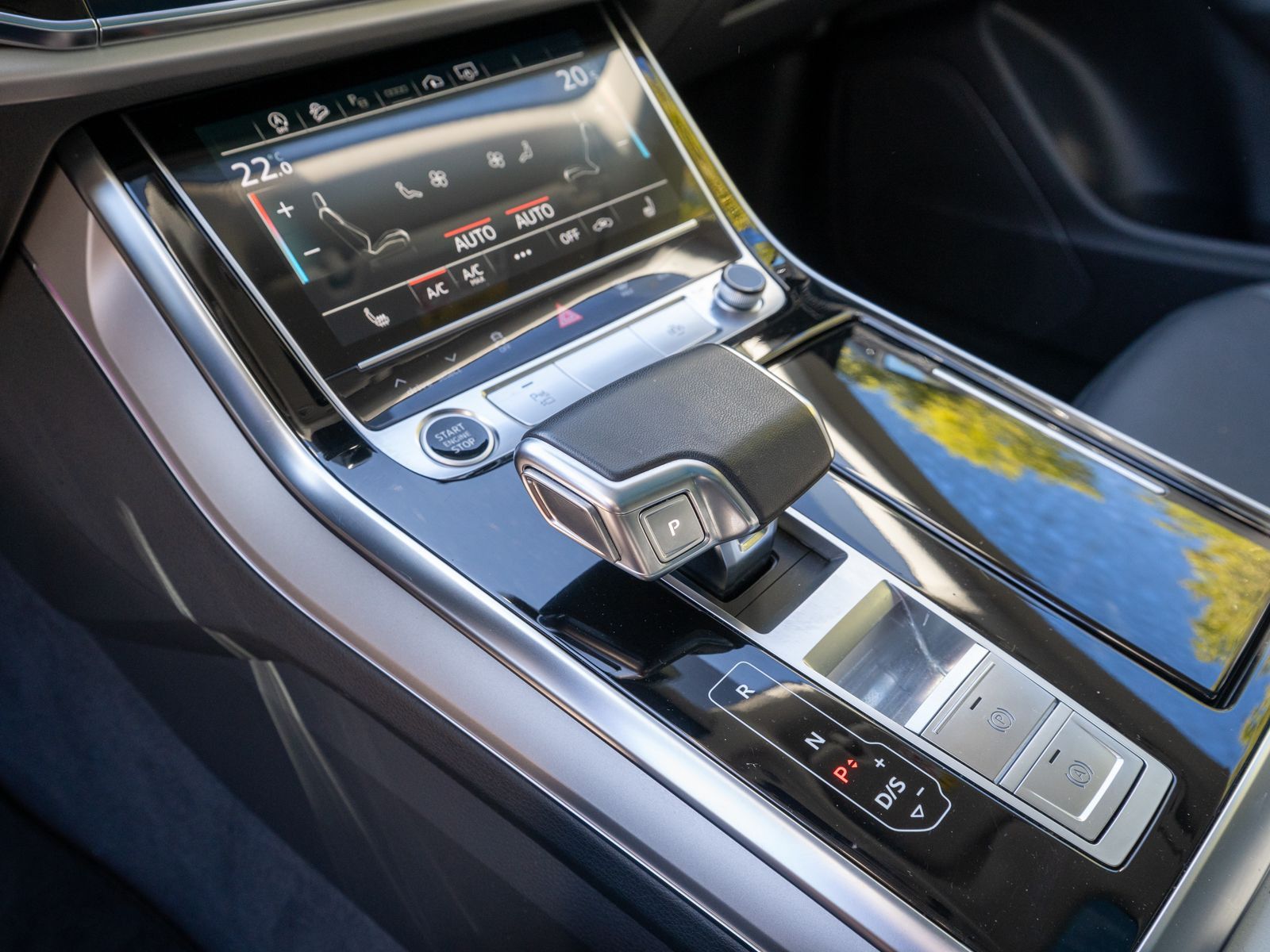 Fahrzeugabbildung Audi Q8 50TDI quattro NAVI LED PANO AHK 360° SHZ