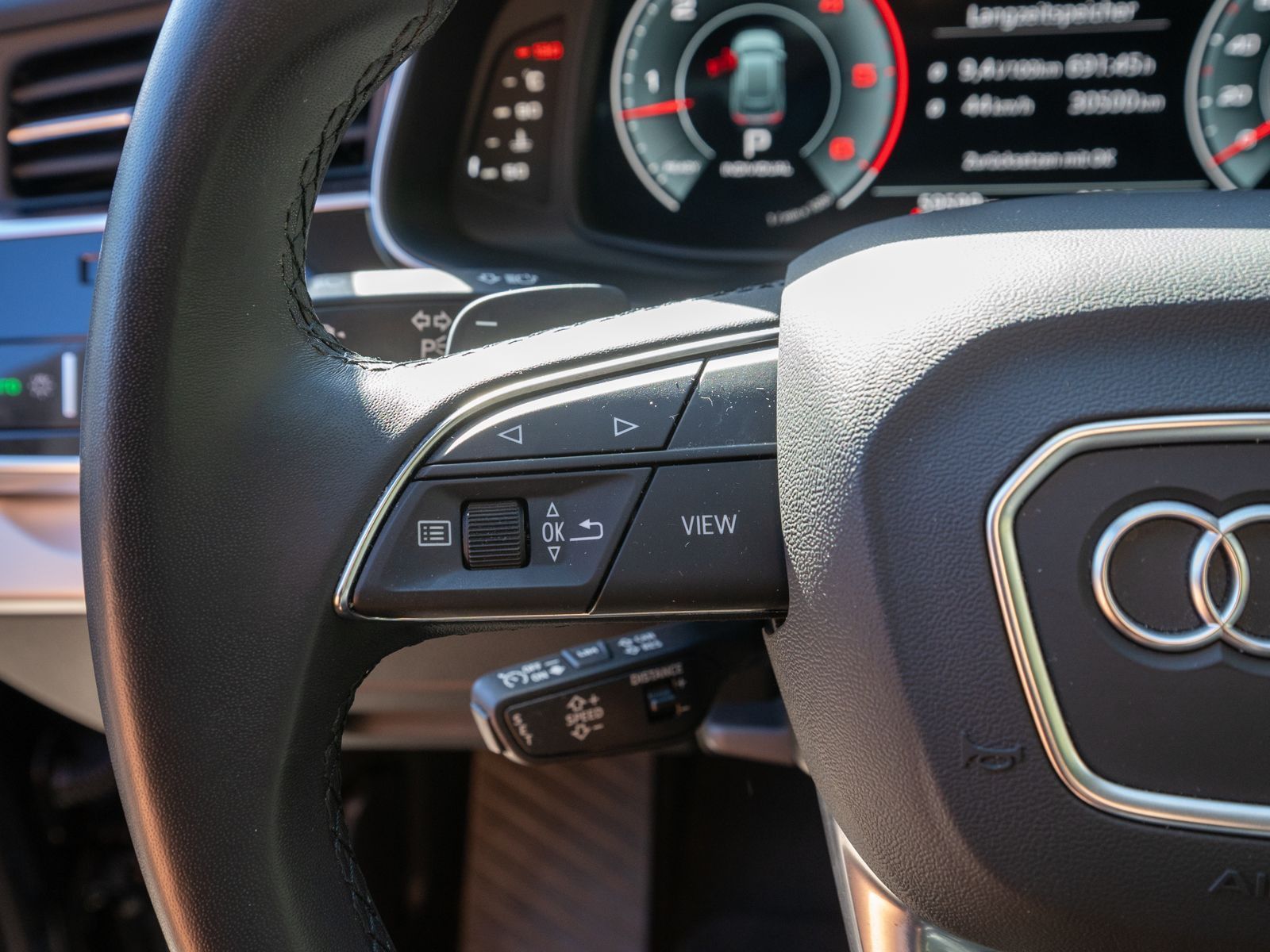Fahrzeugabbildung Audi Q8 50TDI quattro NAVI LED PANO AHK 360° SHZ