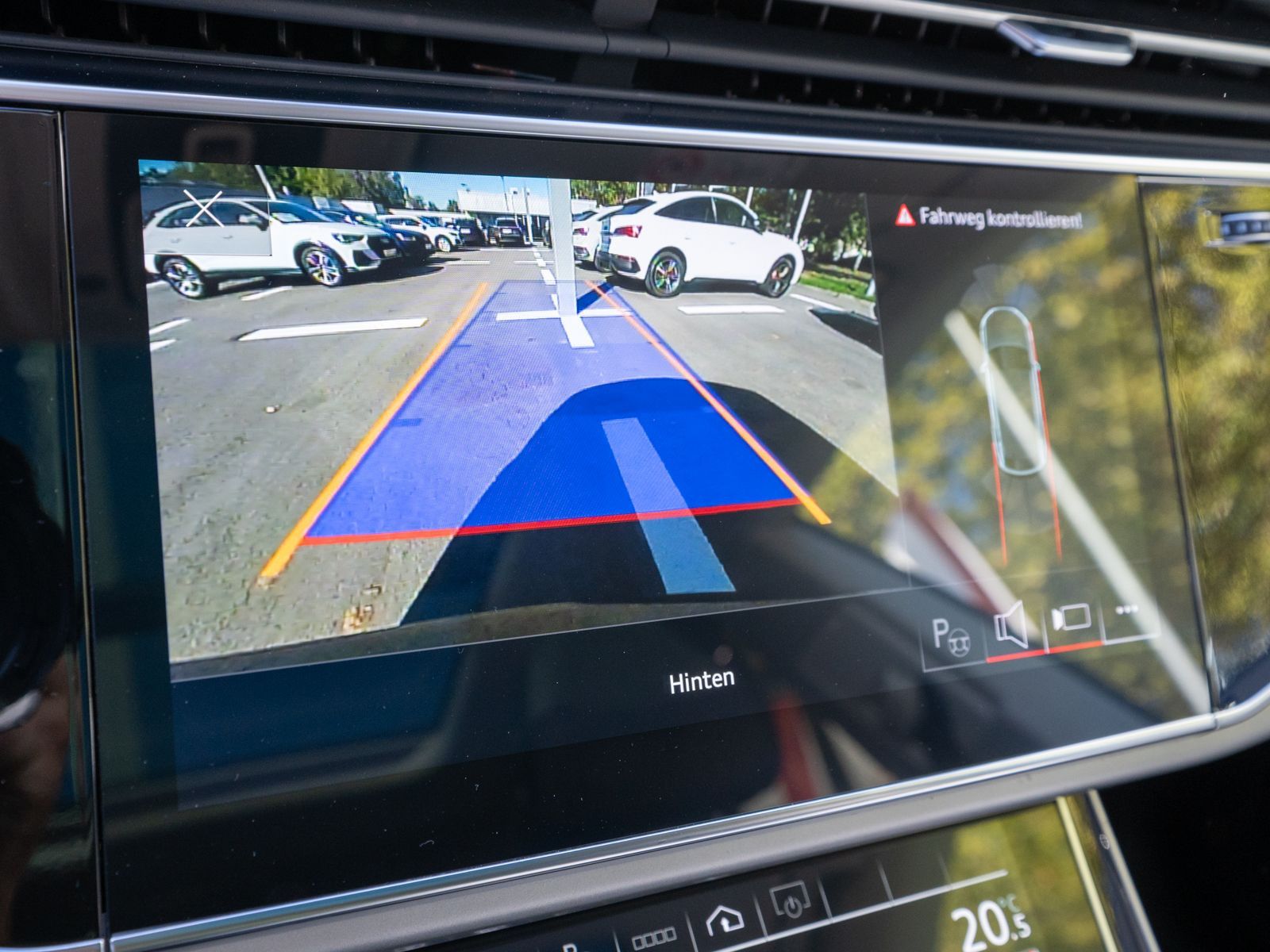 Fahrzeugabbildung Audi Q8 50TDI quattro NAVI LED PANO AHK 360° SHZ