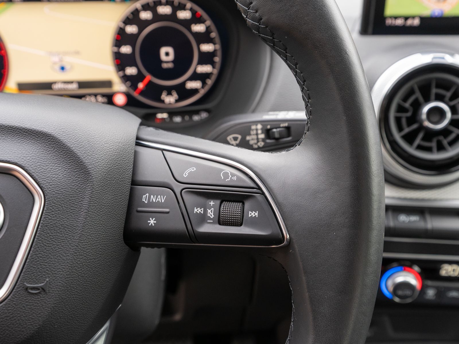 Fahrzeugabbildung Audi Q2 Advanced 35TDI quattro Stronic LED RFK SHZ VC