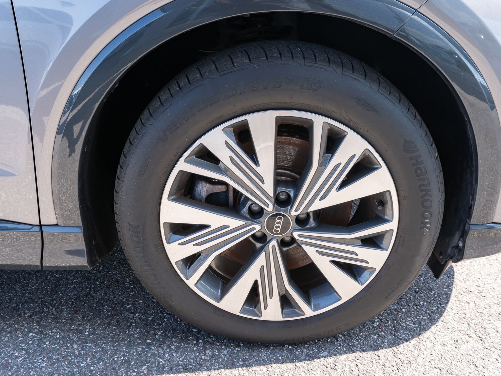 Fahrzeugabbildung Audi Q4 advanced 50 e-tron quattro LED Navi PDC AHK