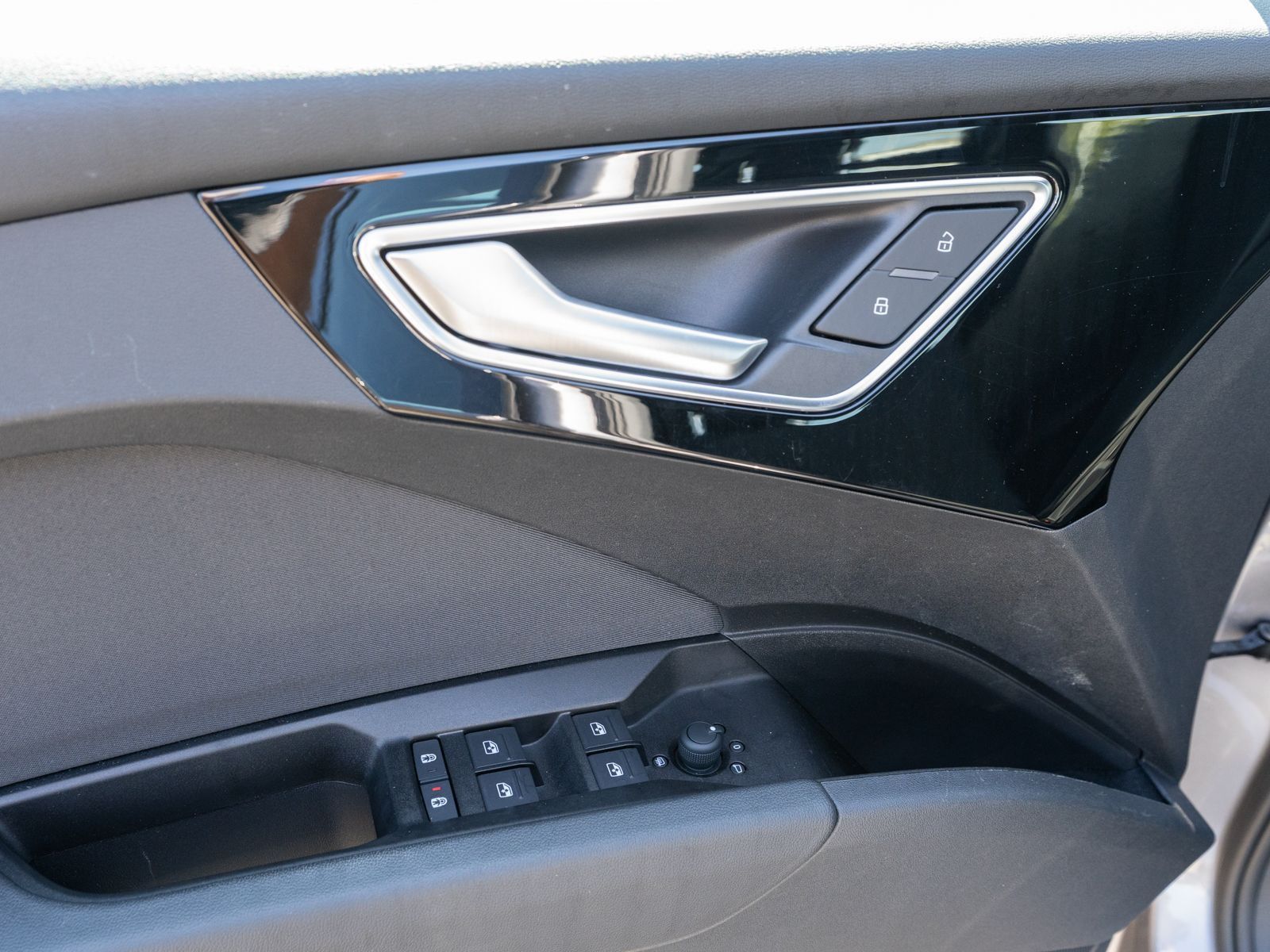 Fahrzeugabbildung Audi Q4 advanced 50 e-tron quattro LED Navi PDC AHK
