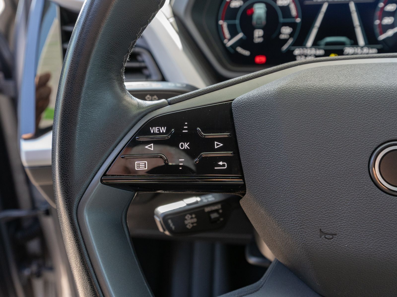 Fahrzeugabbildung Audi Q4 advanced 50 e-tron quattro LED Navi PDC AHK