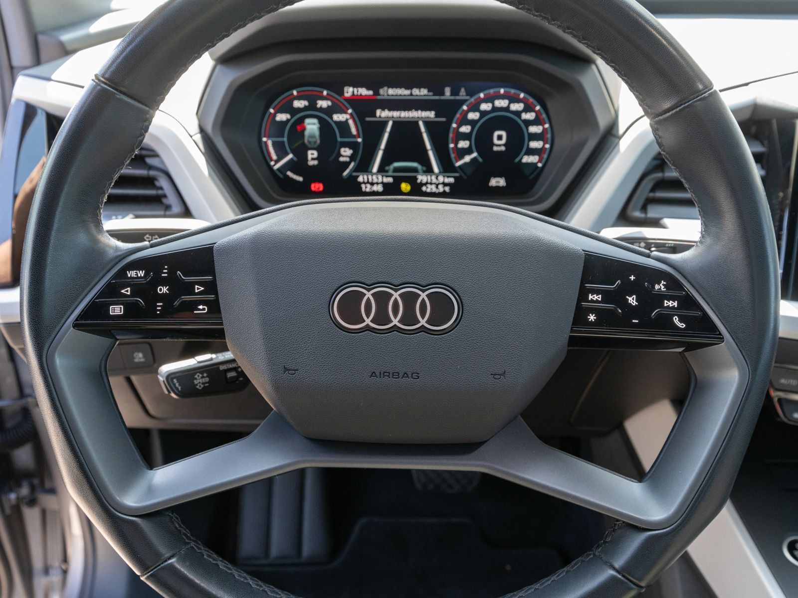 Fahrzeugabbildung Audi Q4 advanced 50 e-tron quattro LED Navi PDC AHK