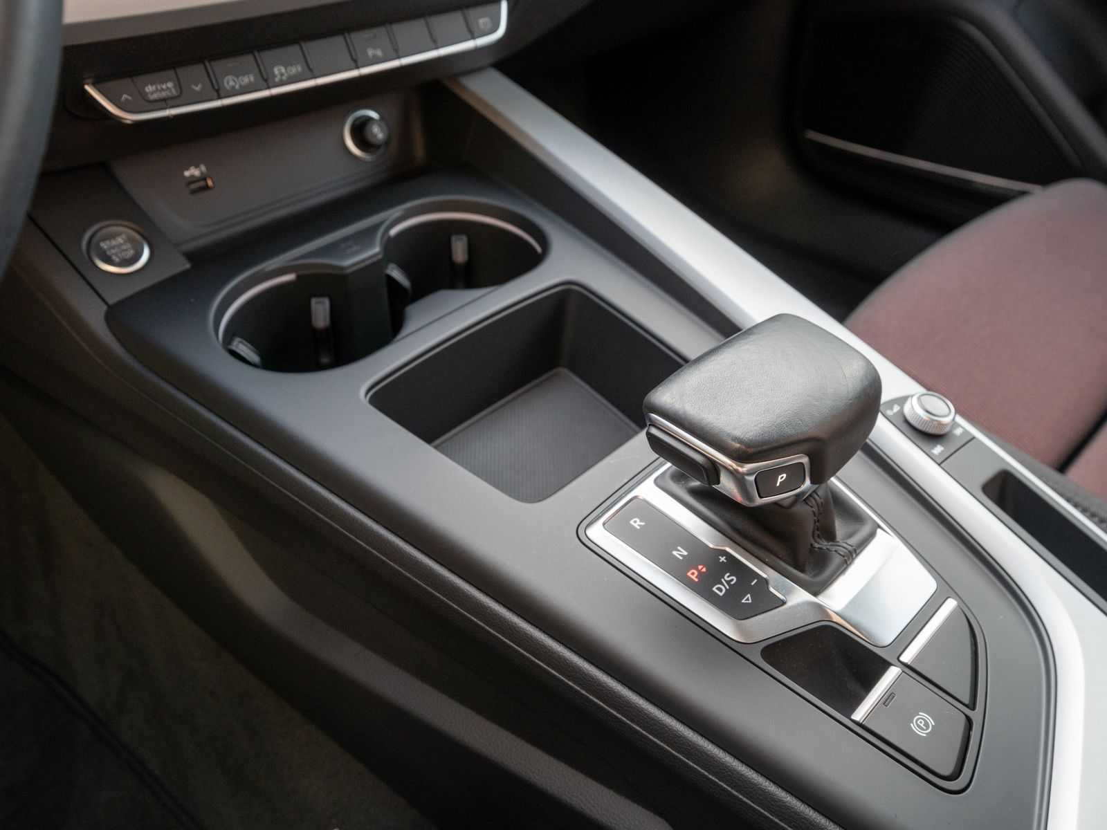 Fahrzeugabbildung Audi A4 Avant S line 40TDI quattro Stron B&O PANO AHK
