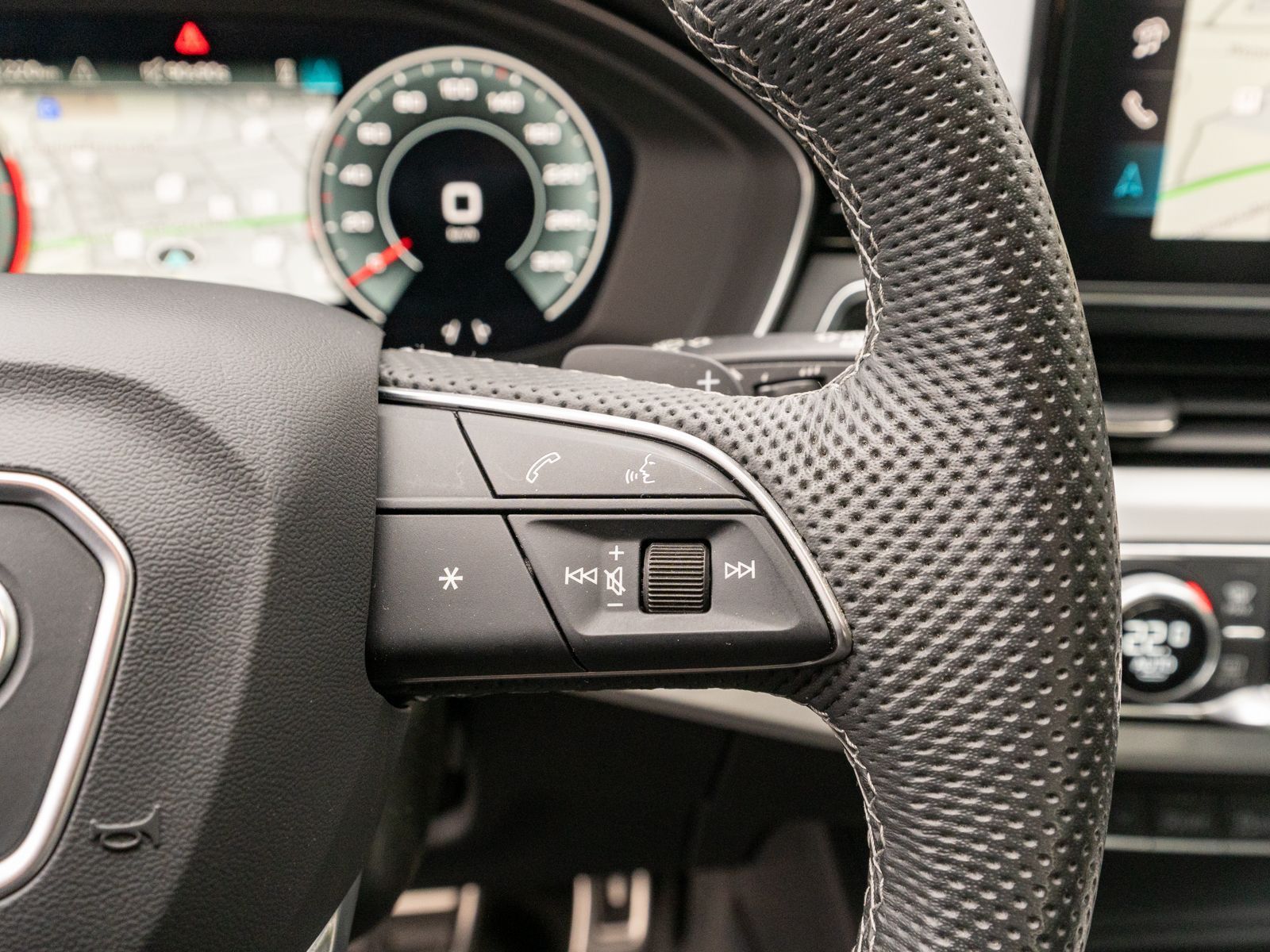 Fahrzeugabbildung Audi A4 Avant S line 40TDI Stron LED Navi RFK HUD AHK