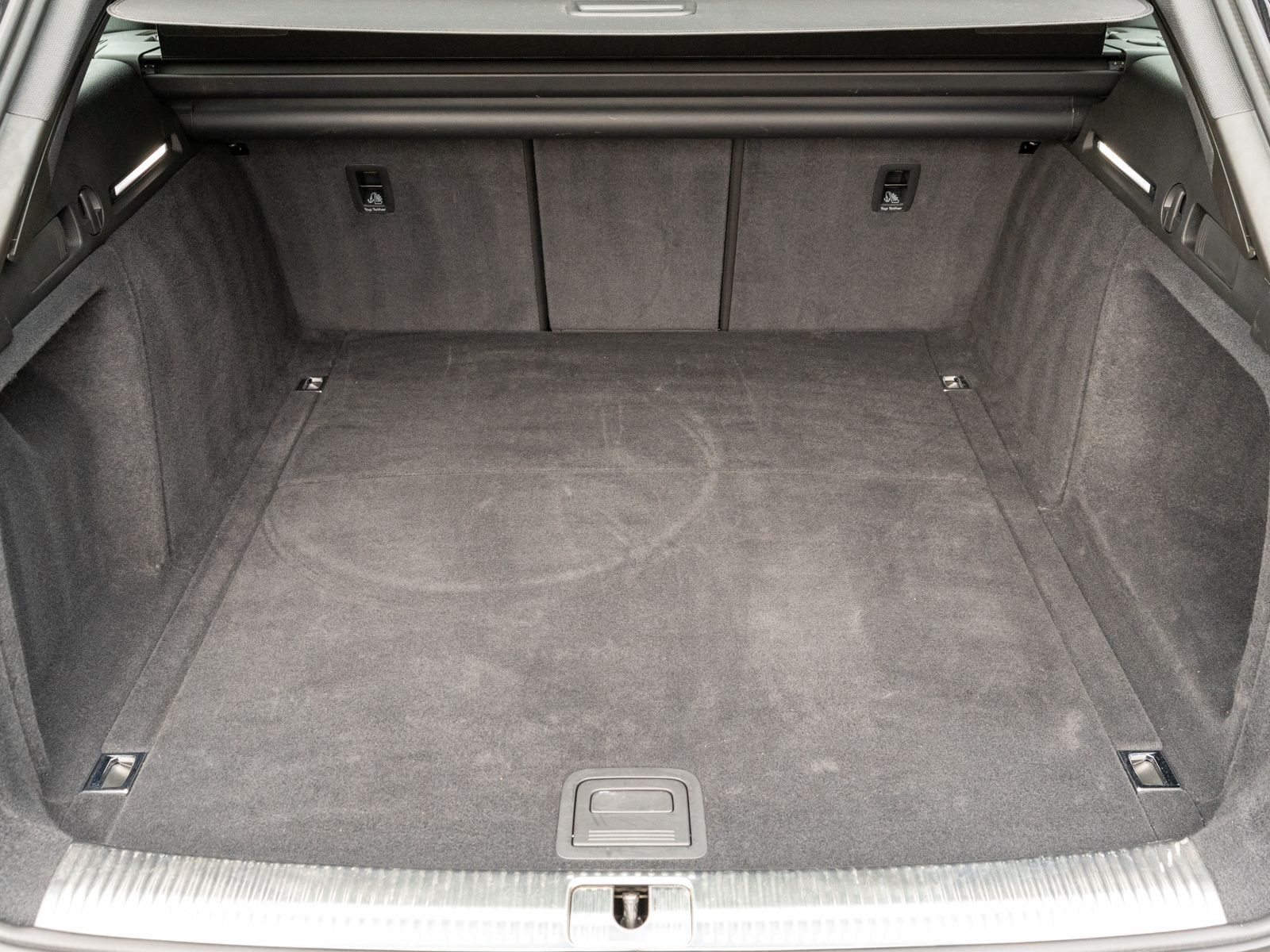 Fahrzeugabbildung Audi A4 Avant S line 40TDI Stron LED Navi RFK HUD AHK