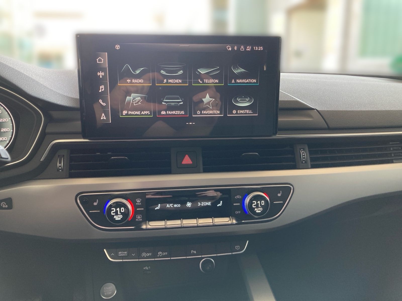 Fahrzeugabbildung Audi A4 Avant 40TDI 204PS S tronic Navi ACC Rü.kamera