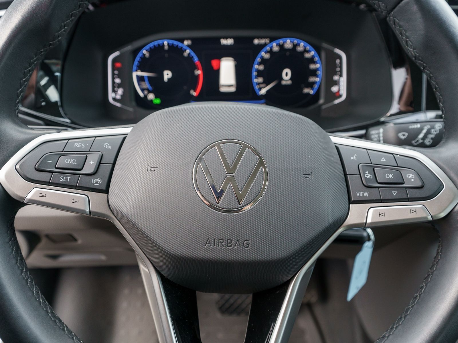 Fahrzeugabbildung Volkswagen T6.1 Caravelle Comfortline LANG 2.0 TDI DSG 9-S