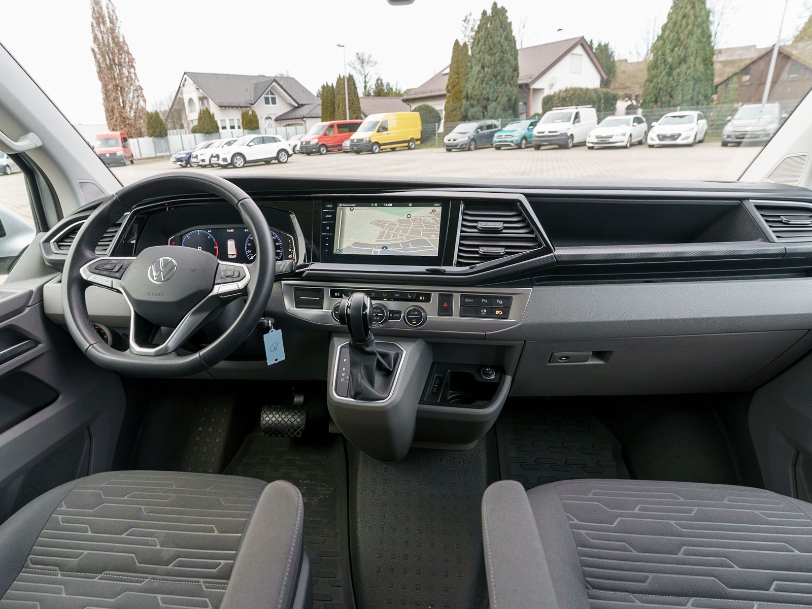 Fahrzeugabbildung Volkswagen T6.1 Caravelle Comfortline LANG 2.0 TDI DSG 9-S