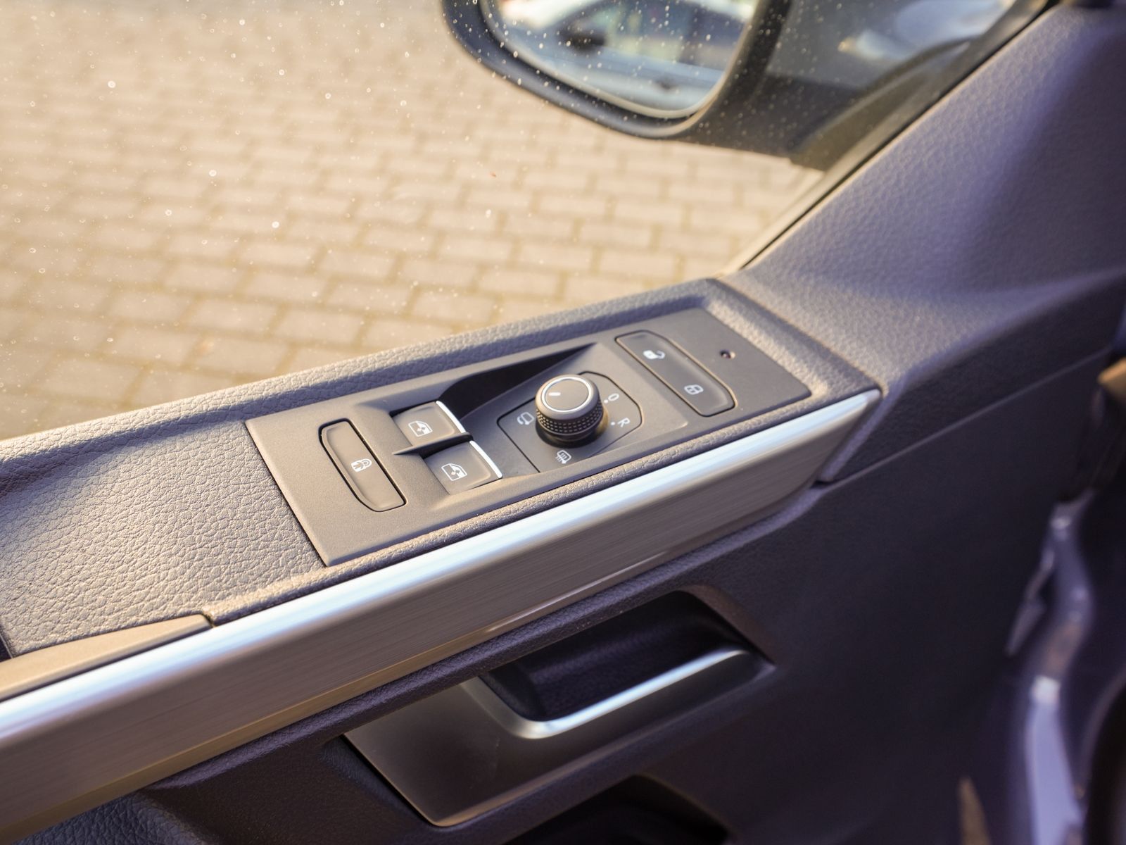 Fahrzeugabbildung Volkswagen T6.1 Multivan Comfortline LANG 2.0 TDI DSG NAVI