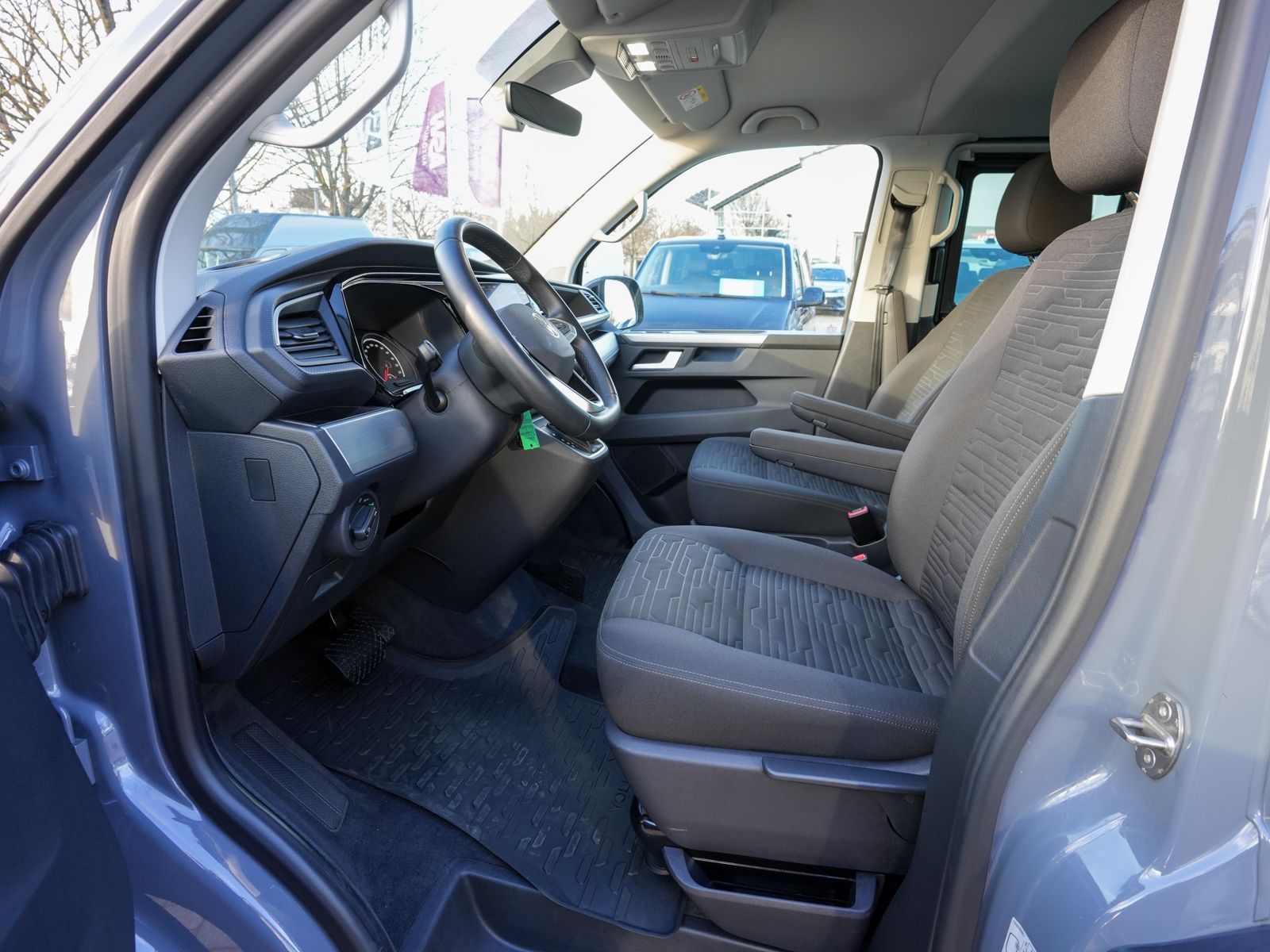 Fahrzeugabbildung Volkswagen T6.1 Multivan Comfortline LANG 2.0 TDI DSG NAVI