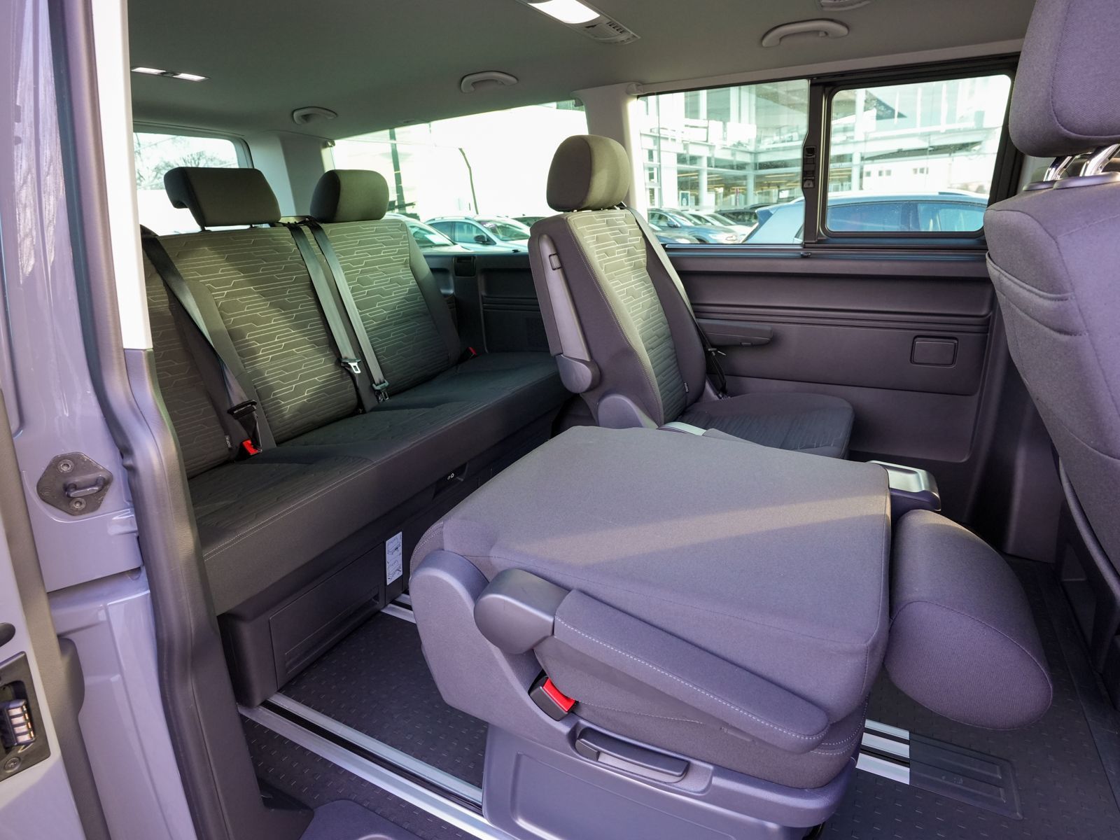 Fahrzeugabbildung Volkswagen T6.1 Multivan Comfortline LANG 2.0 TDI DSG NAVI