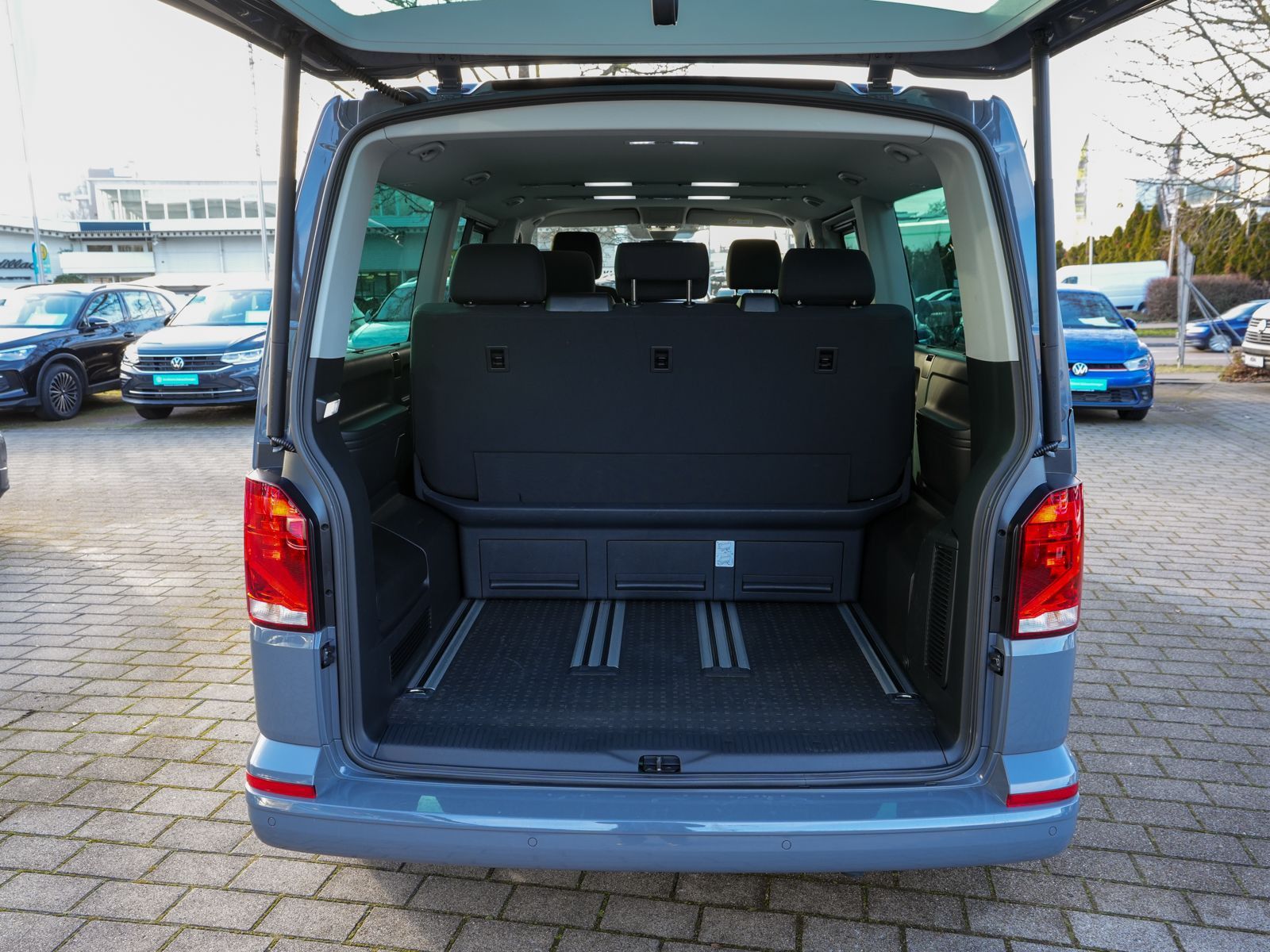 Fahrzeugabbildung Volkswagen T6.1 Multivan Comfortline LANG 2.0 TDI DSG NAVI