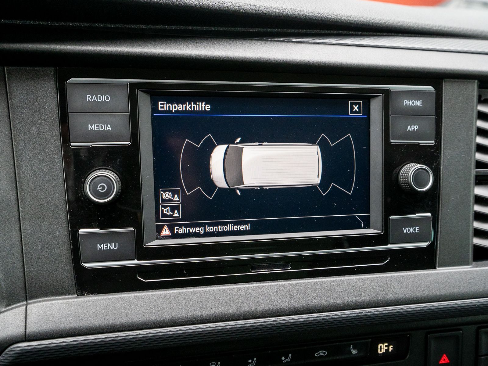 Fahrzeugabbildung Volkswagen T6.1 Caravelle Trendline 2.0TDI DSG AHK 8-Sitzer