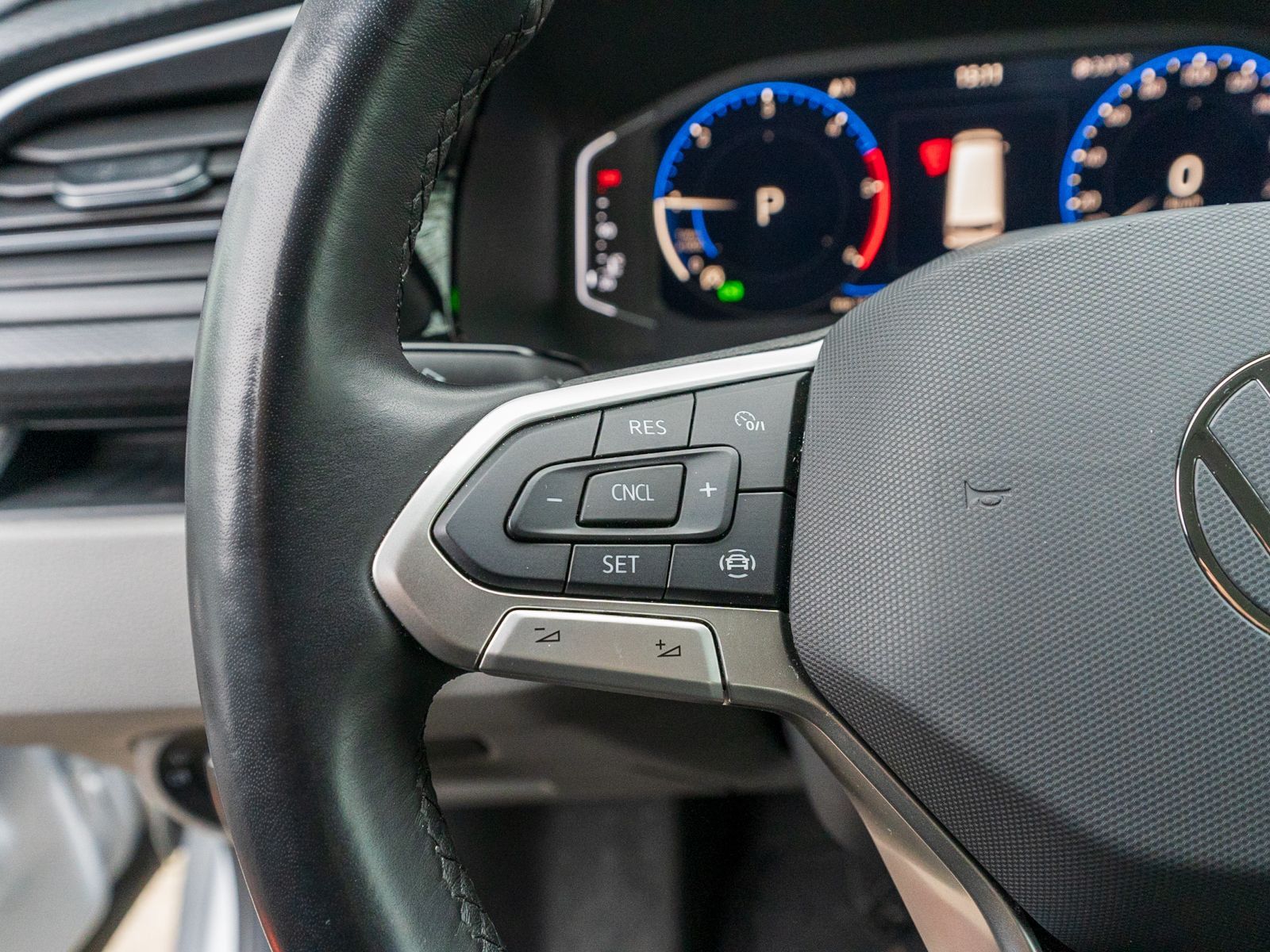 Fahrzeugabbildung Volkswagen T6.1 Caravelle Comfortline LANG 2.0 TDI DSG NAVI