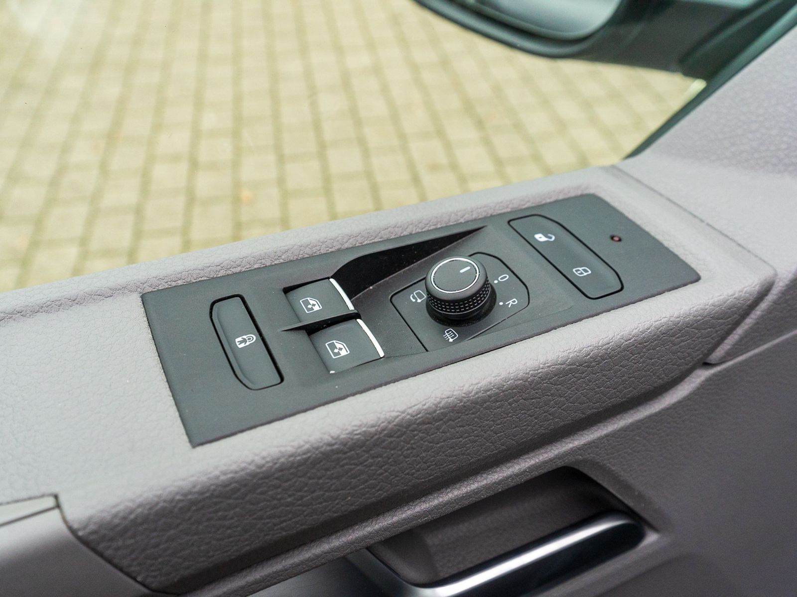 Fahrzeugabbildung Volkswagen T6.1 Caravelle Comfortline LANG 2.0 TDI DSG NAVI