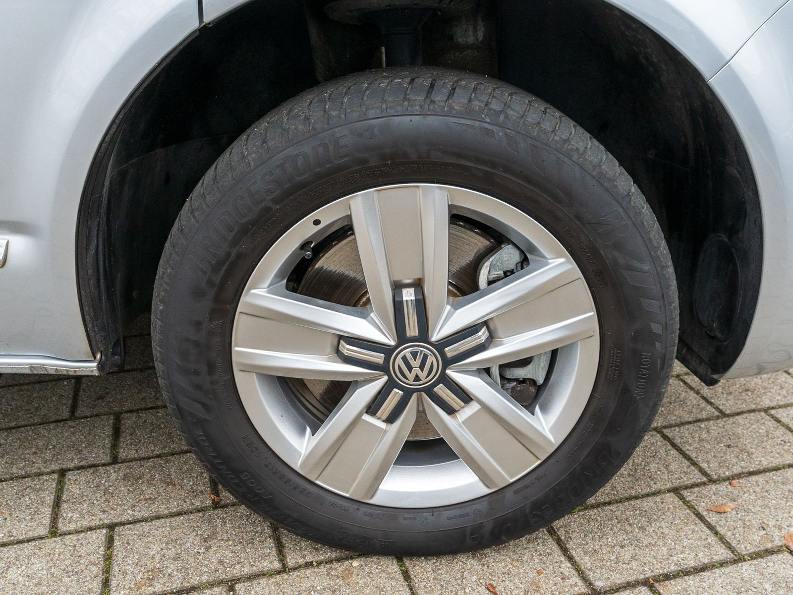 Fahrzeugabbildung Volkswagen T6.1 Caravelle Comfortline LANG 2.0 TDI DSG NAVI