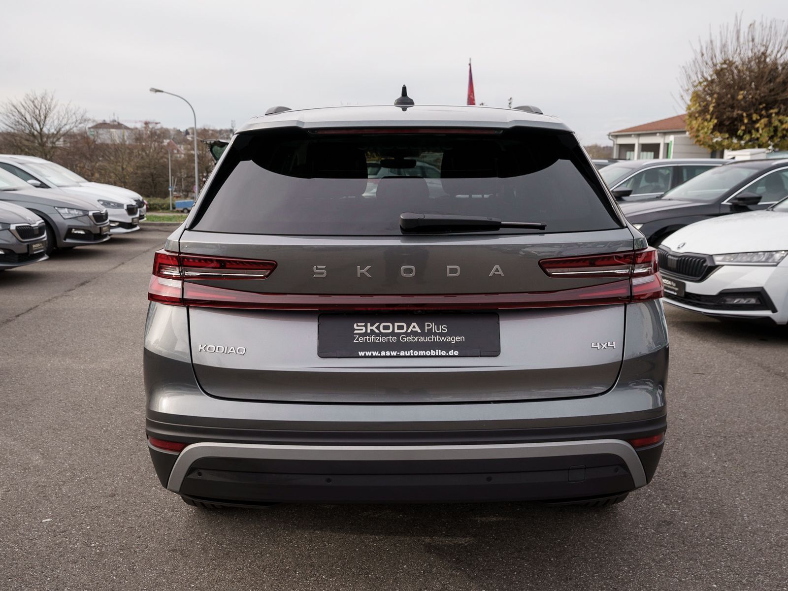 Fahrzeugabbildung SKODA Kodiaq Selection 4x4 2.0TDI DSG Pano Sthz AHK 7S