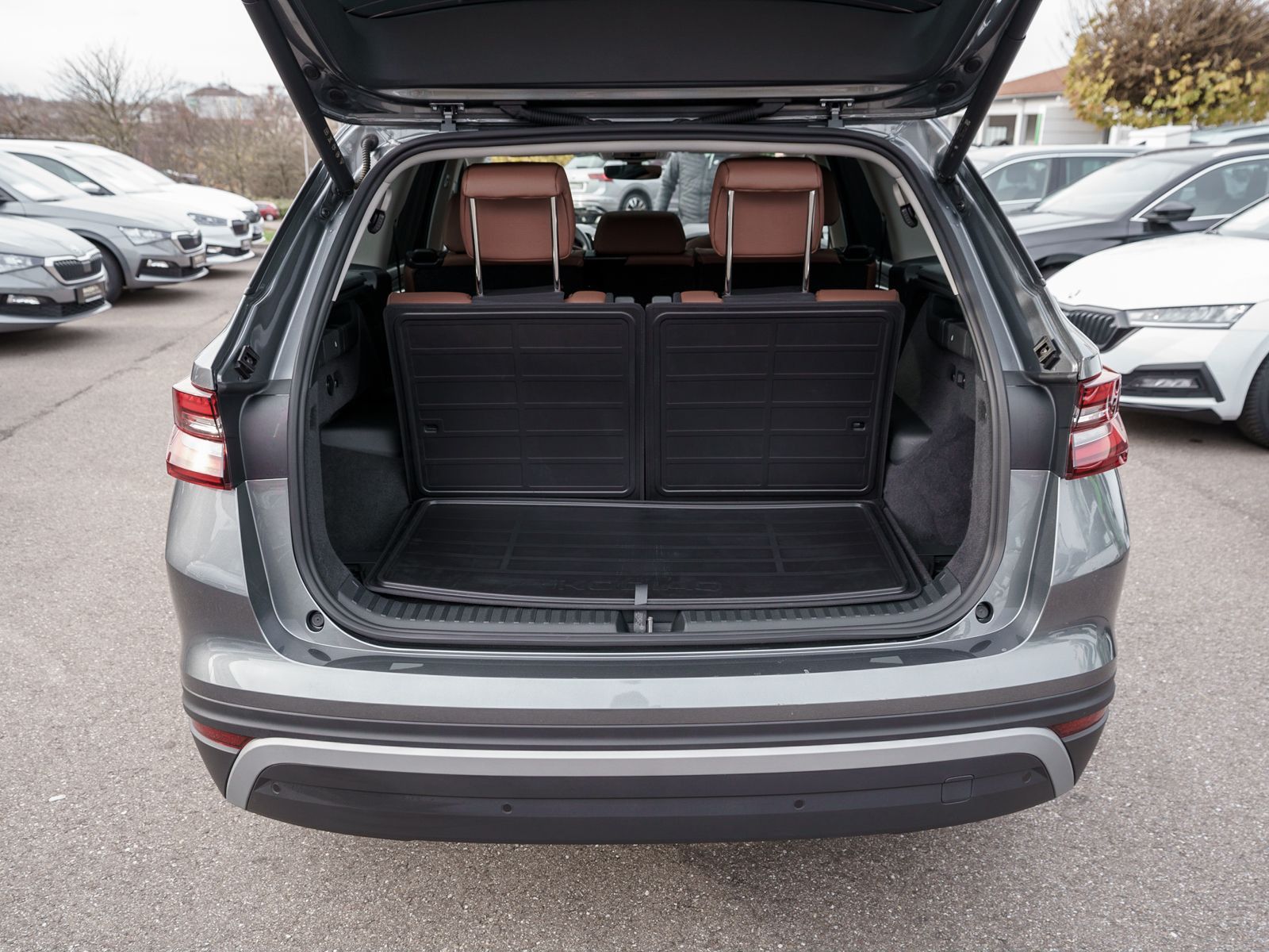 Fahrzeugabbildung SKODA Kodiaq Selection 4x4 2.0TDI DSG Pano Sthz AHK 7S