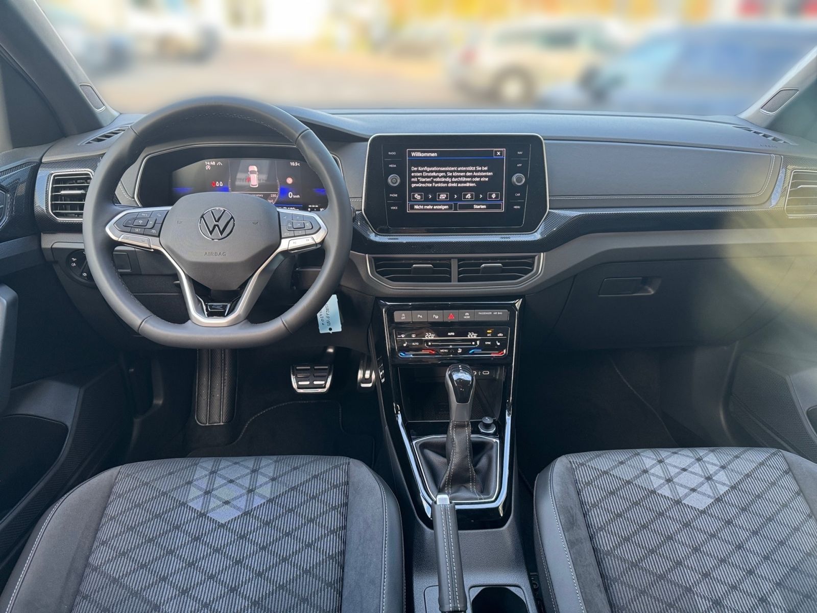 Fahrzeugabbildung Volkswagen T-Cross R-Line 1.5l TSI 150 PS DSG ACC AHK RFK S