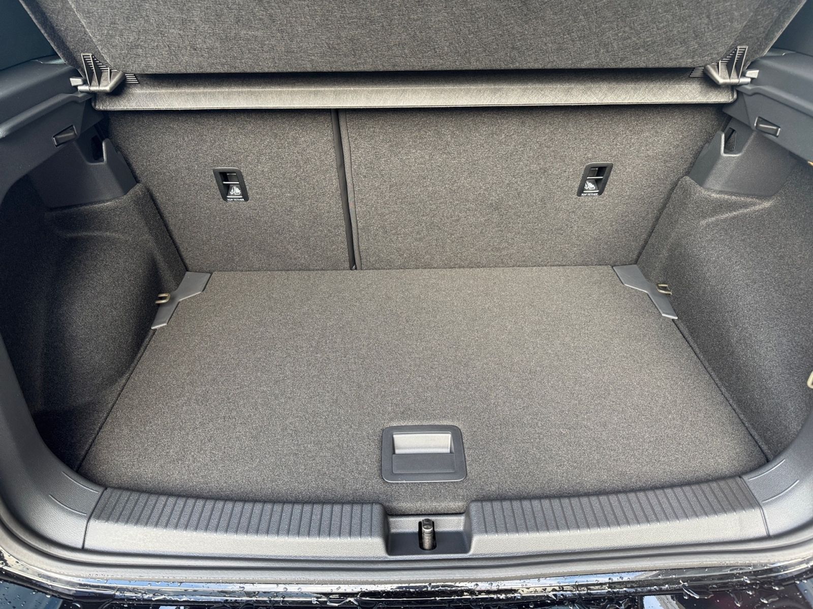Fahrzeugabbildung Volkswagen T-Cross R-Line 1.5l TSI 150 PS DSG ACC AHK RFK S