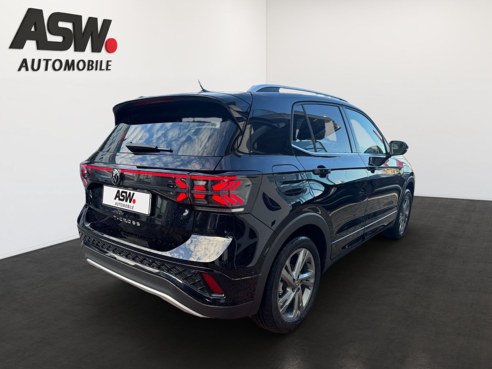 Fahrzeugabbildung Volkswagen T-Cross R-Line 1.5l TSI 150 PS DSG ACC AHK RFK S