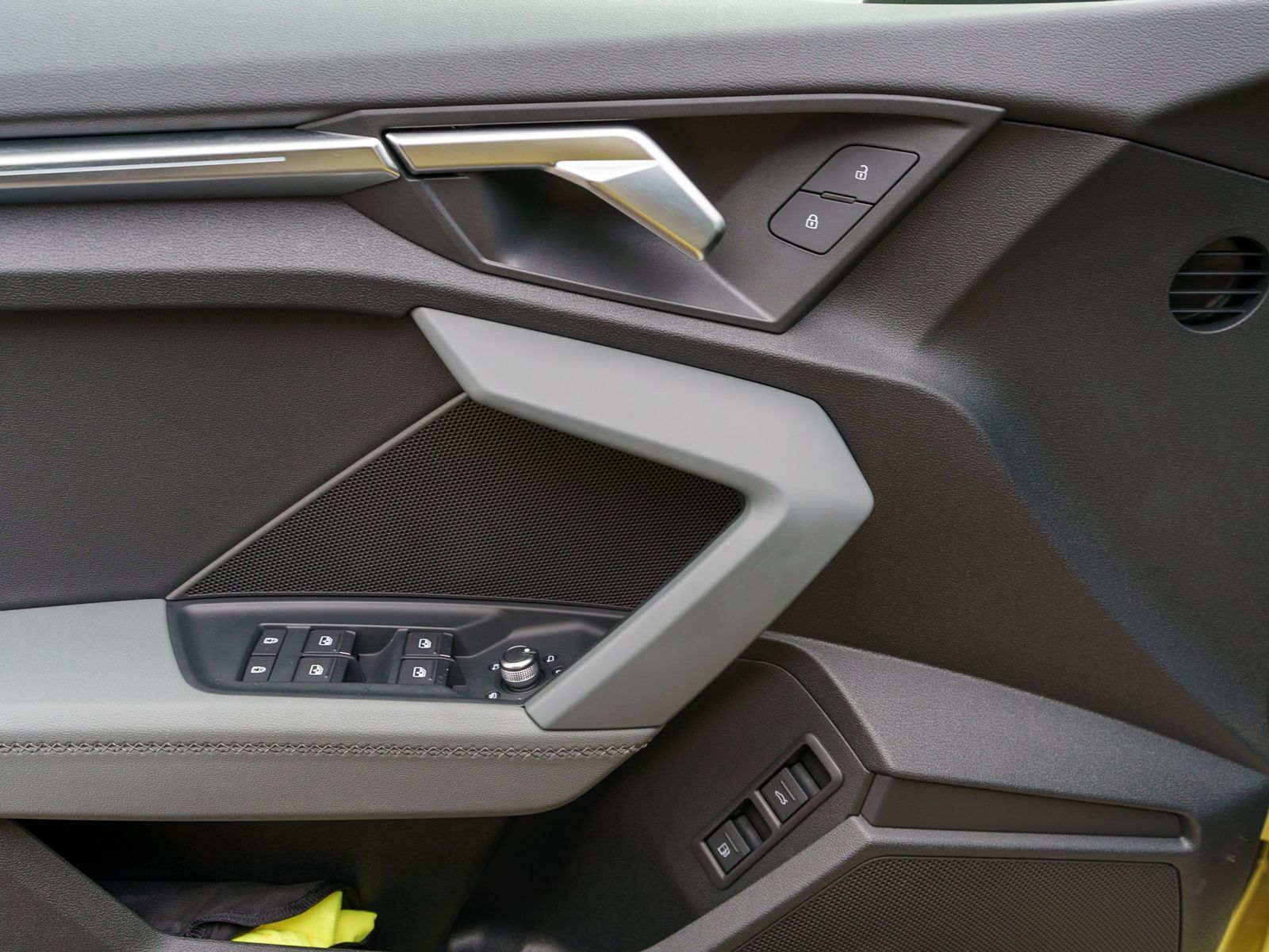 Fahrzeugabbildung Audi A3 Sportback 45TFSI e Sline Navi LED AHK ACC RFK