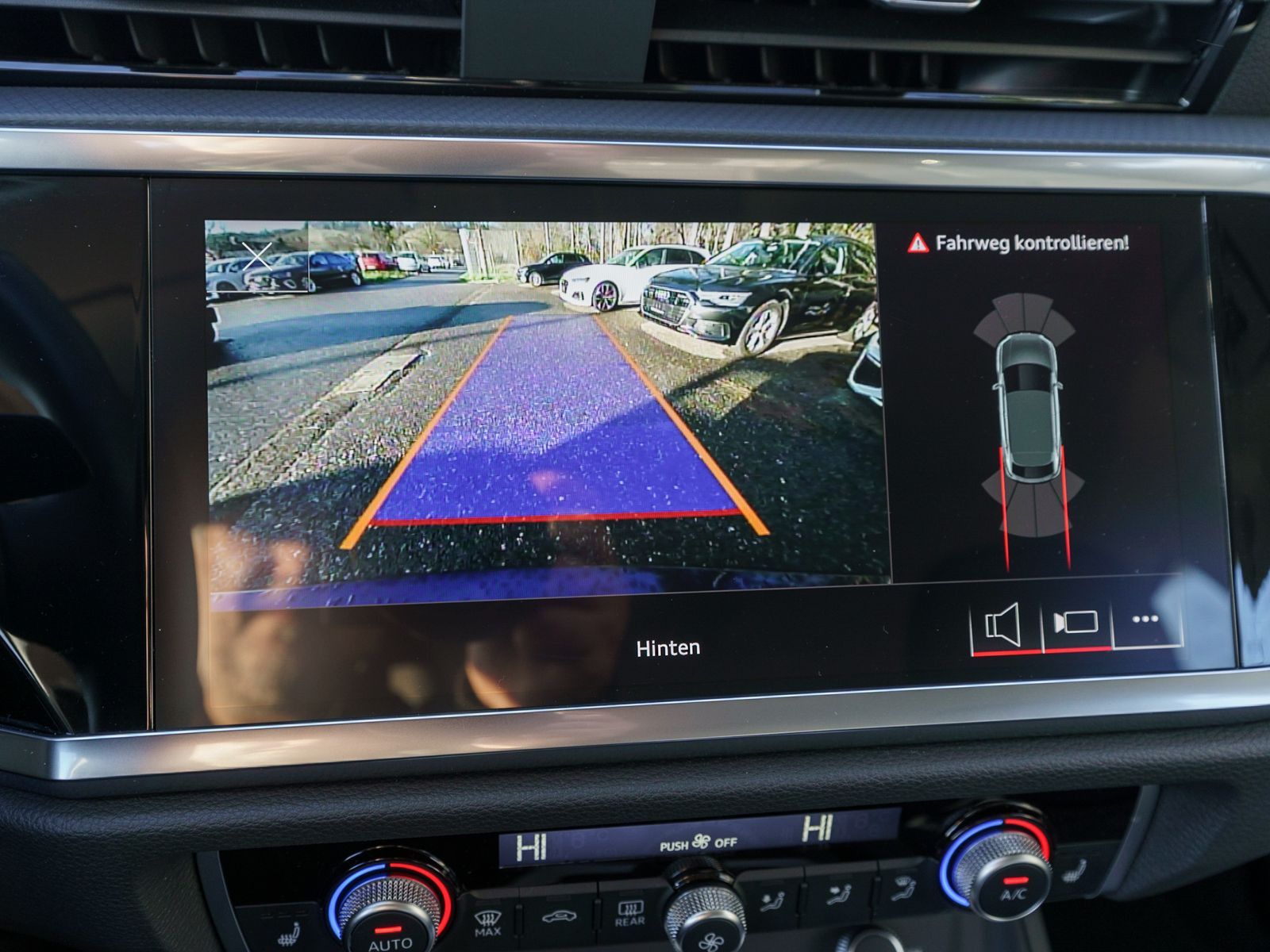 Fahrzeugabbildung Audi Q3 Sportback Sline 40TDI quattr Navi LED AHK ACC