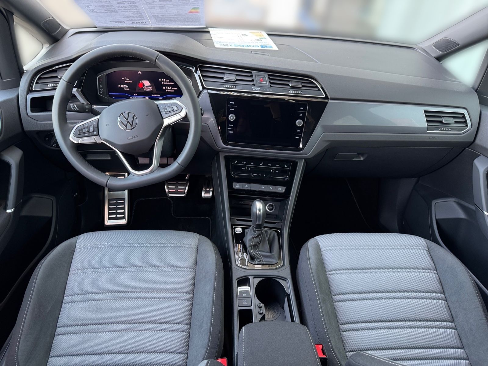 Fahrzeugabbildung Volkswagen Touran R-Line 1,5 l TSI OPF DSG | *AHK*