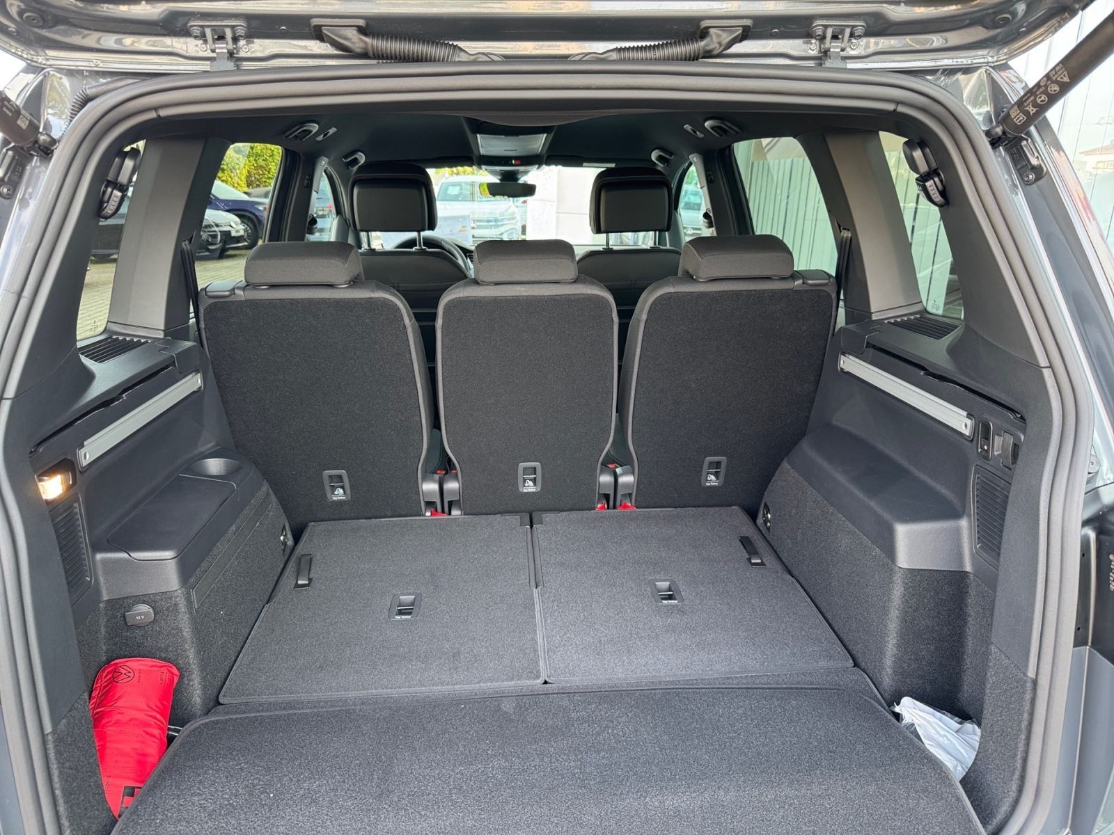 Fahrzeugabbildung Volkswagen Touran R-Line 1,5 l TSI OPF DSG | *AHK*