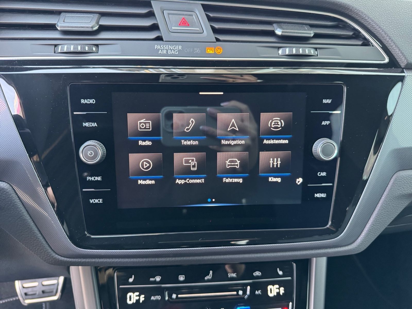 Fahrzeugabbildung Volkswagen Touran R-Line 1,5 l TSI OPF DSG | *AHK*