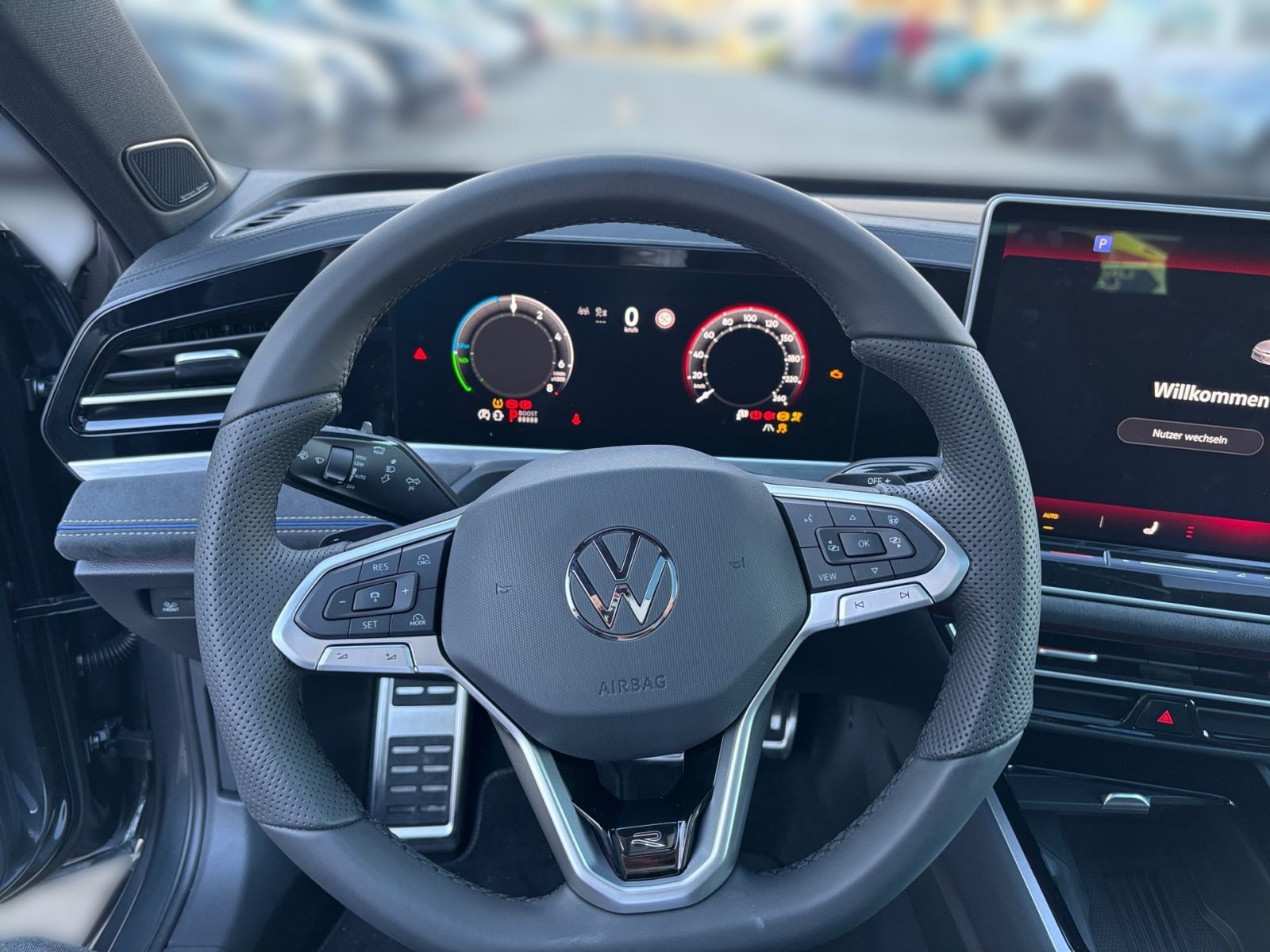 Fahrzeugabbildung Volkswagen Passat Variant R-Line 1,5 l eHybrid 177 PS DSG A