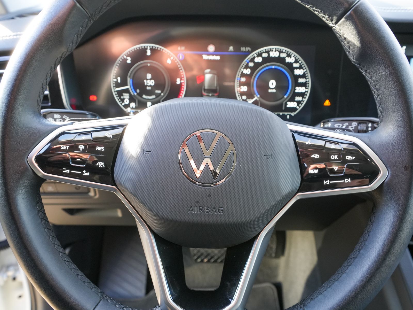 Fahrzeugabbildung Volkswagen Touareg R-Line 4x4 3.0TDI tiptronic Leder AHK