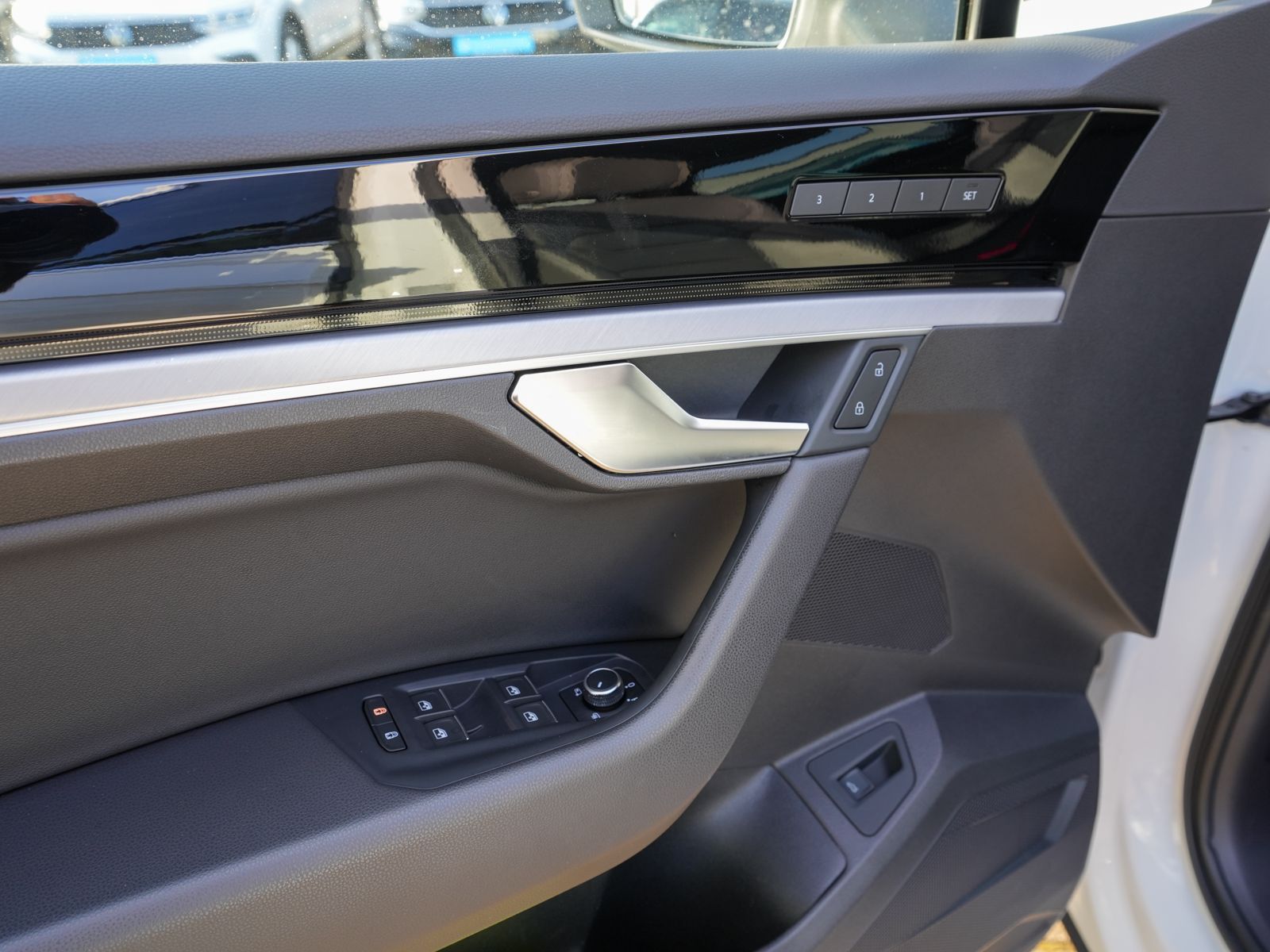 Fahrzeugabbildung Volkswagen Touareg R-Line 4x4 3.0TDI tiptronic Leder AHK