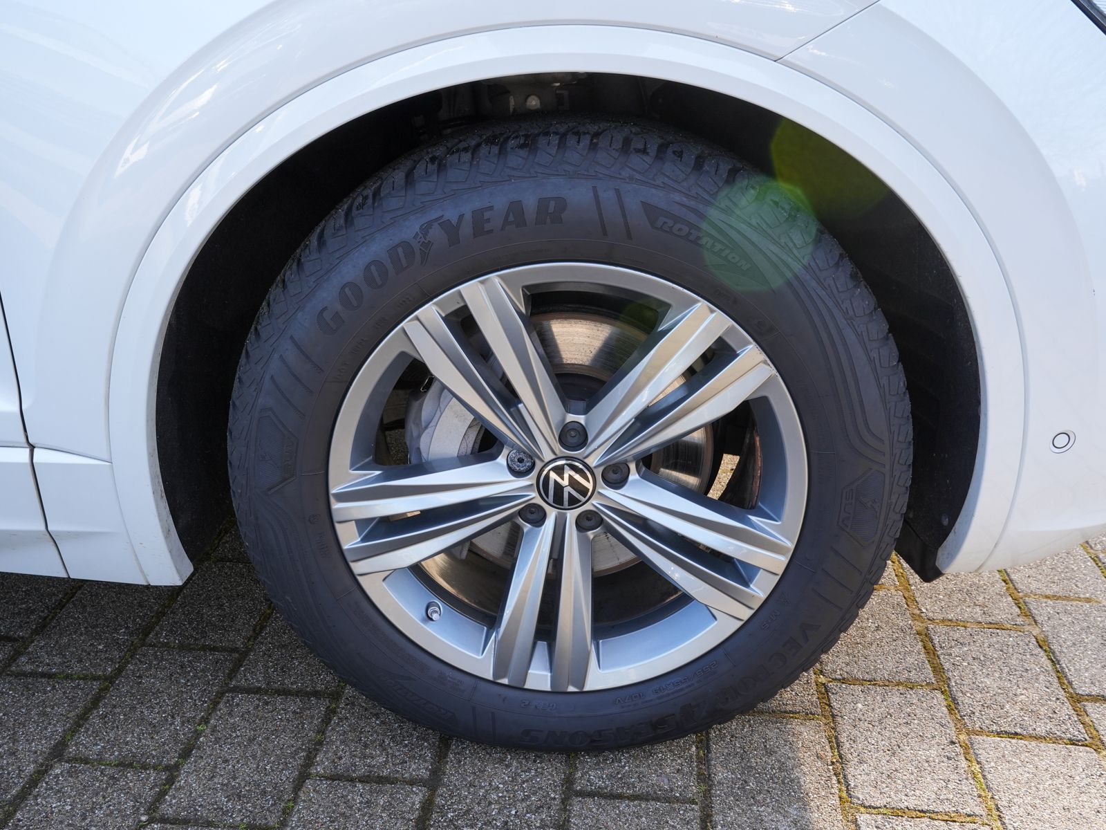 Fahrzeugabbildung Volkswagen Touareg R-Line 4x4 3.0TDI tiptronic Leder AHK
