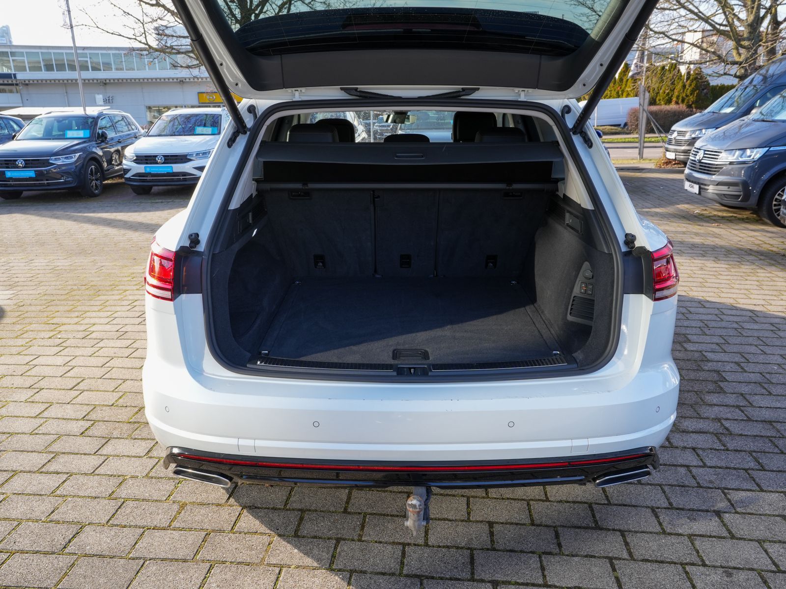 Fahrzeugabbildung Volkswagen Touareg R-Line 4x4 3.0TDI tiptronic Leder AHK