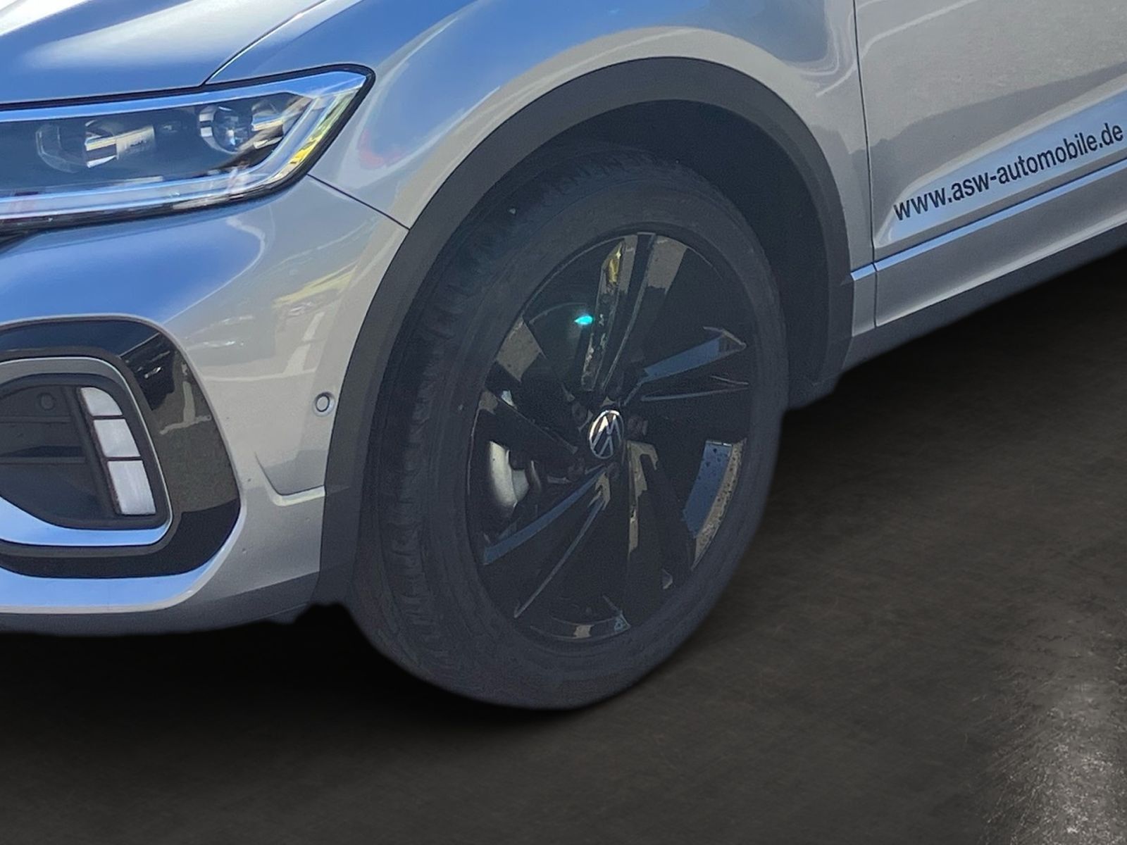 Fahrzeugabbildung Volkswagen T-Roc R-Line 1.5 l TSI DSG SHZ RFK ACC IQ.LIGHT