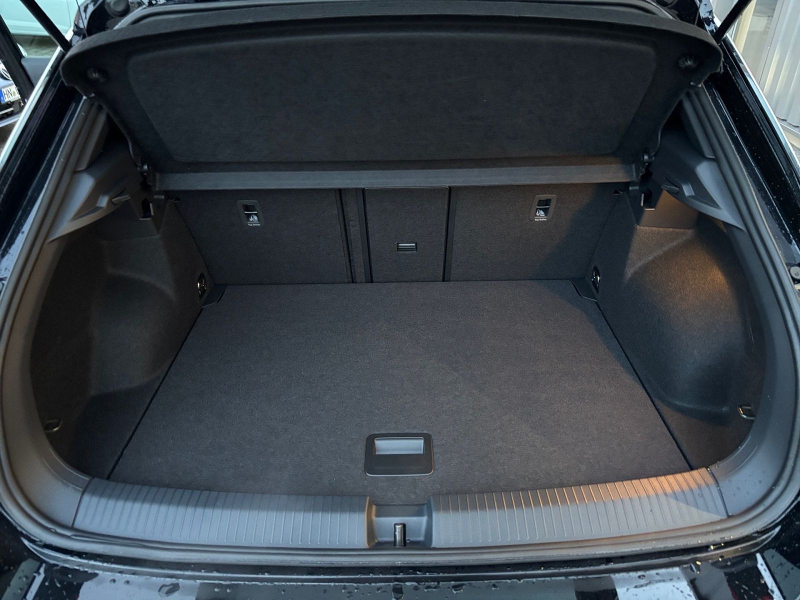 Fahrzeugabbildung Volkswagen T-Roc Life 1.5 l TSI OPF 110 kW (150 PS) 7-Gang-