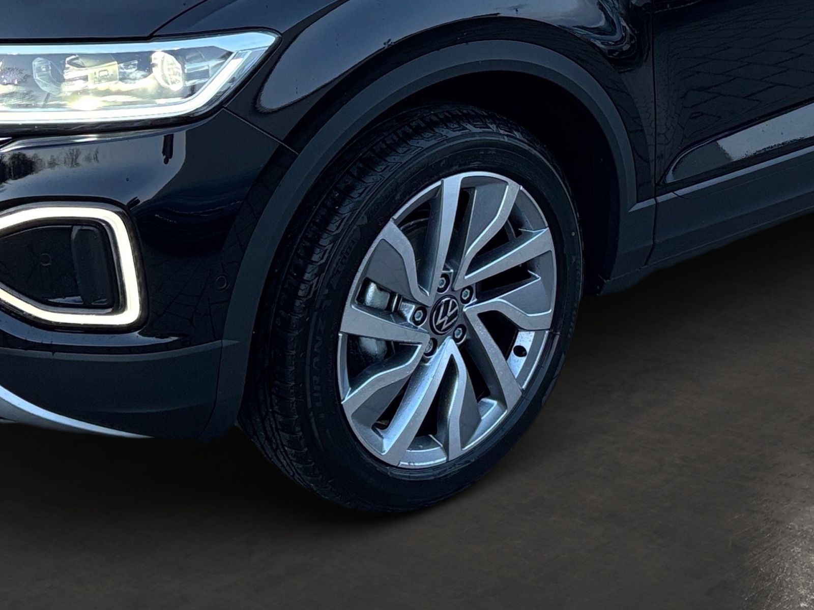 Fahrzeugabbildung Volkswagen T-Roc Life 1.5 l TSI OPF 110 kW (150 PS) 7-Gang-