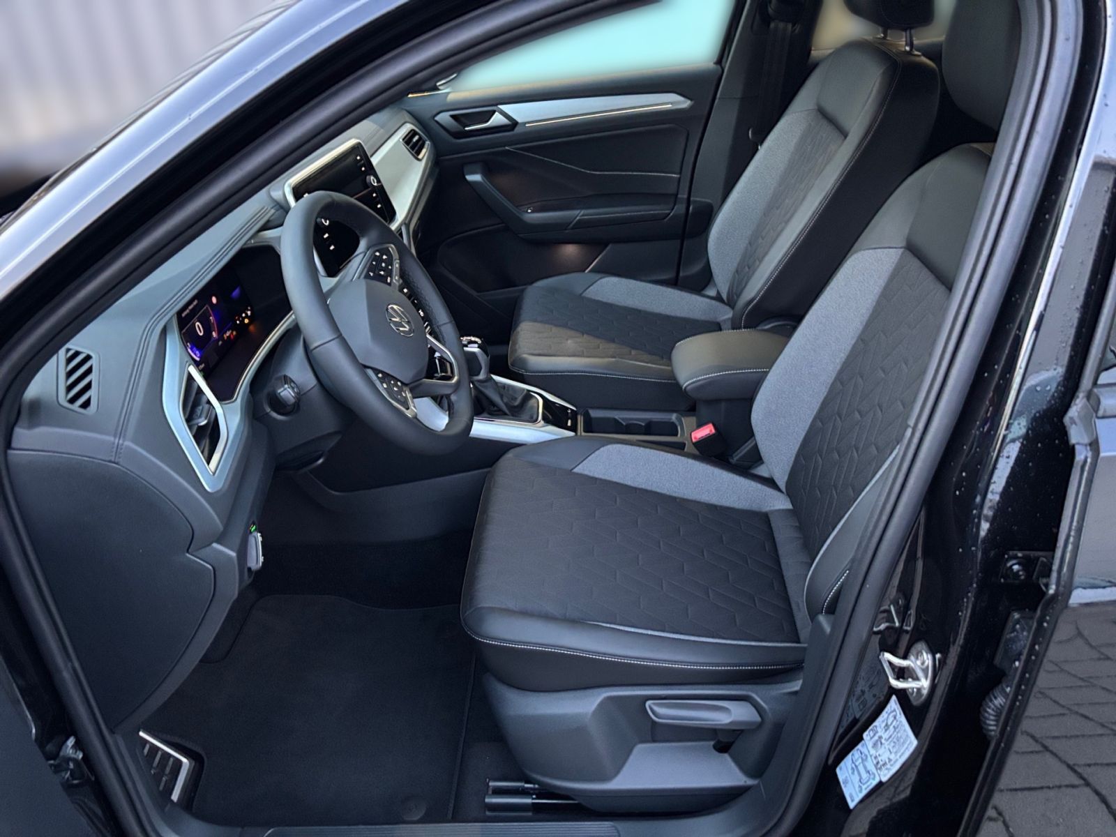 Fahrzeugabbildung Volkswagen T-Roc Life 1.5 l TSI OPF 110 kW (150 PS) 7-Gang-