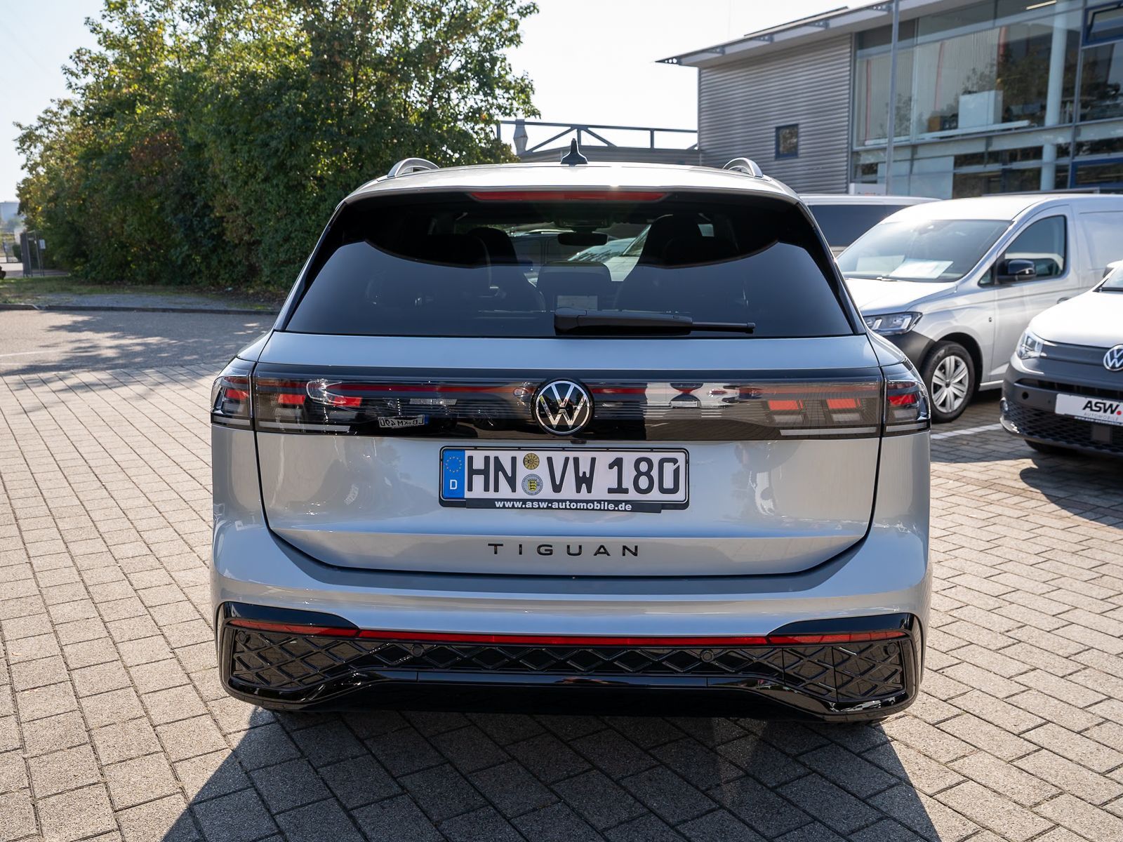 Fahrzeugabbildung Volkswagen Tiguan R-Line 2.0 TDI DSG LED PANO NAVI HUD AHK